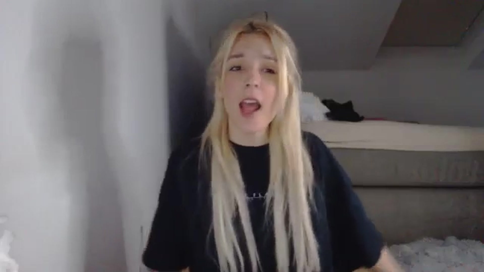 Gallery image thumbnail from AllleeS's myfreecams stream on, 11/22/2024, 14:22 image 4 of 20