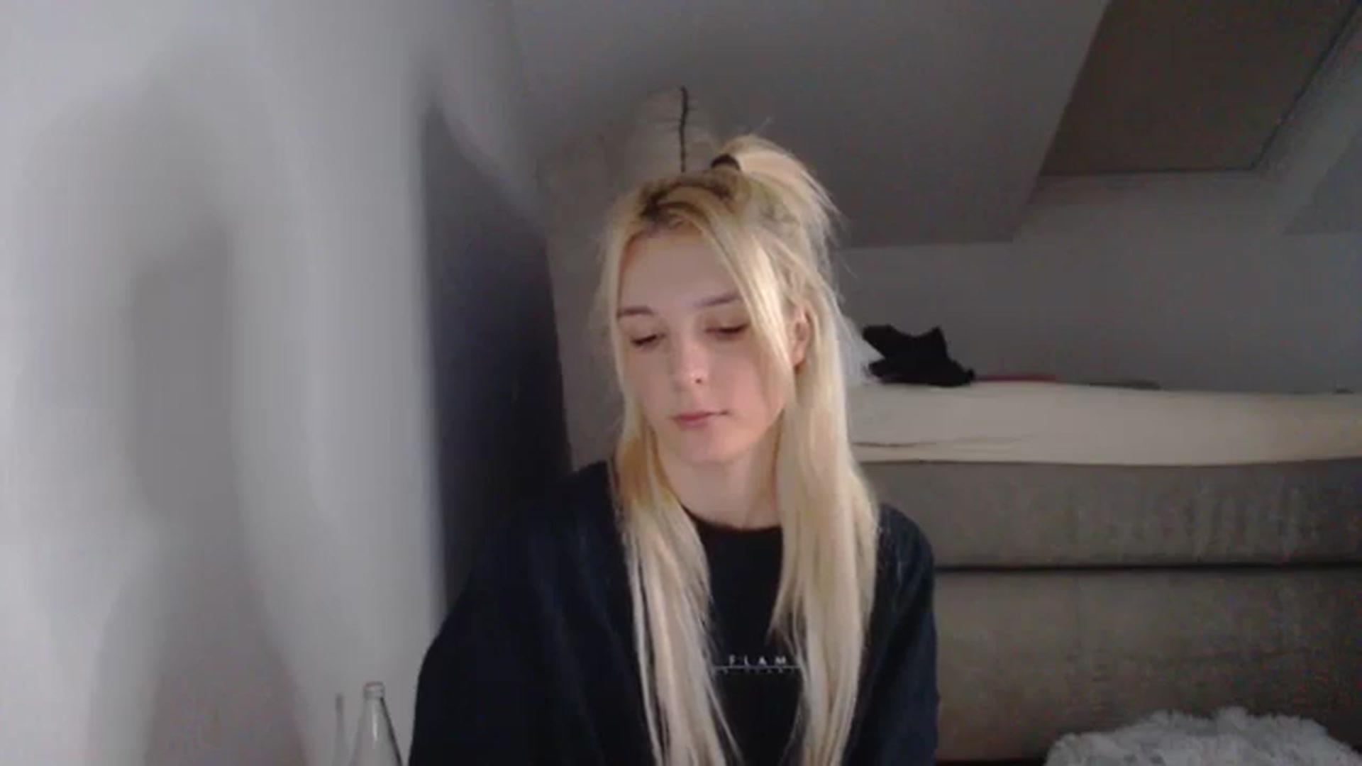 Gallery image thumbnail from AllleeS's myfreecams stream on, 11/22/2024, 14:22 image 13 of 20