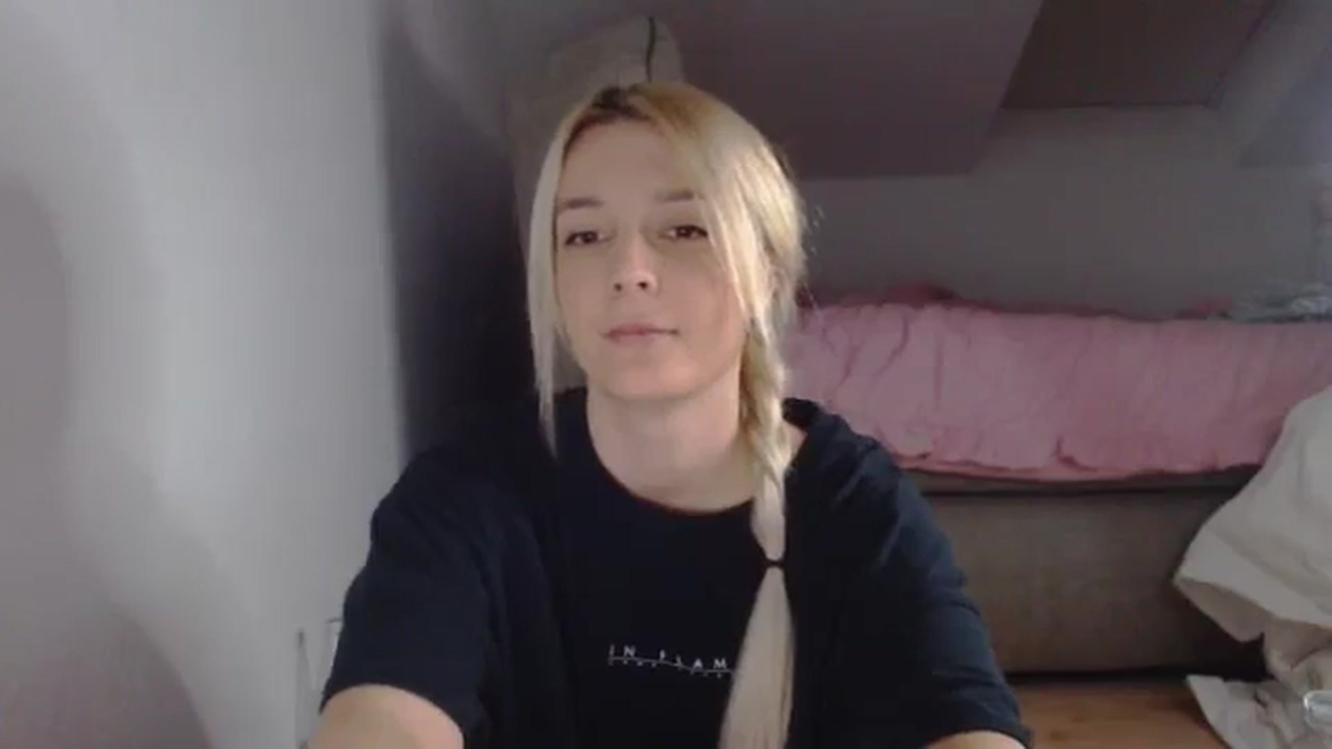 Gallery image thumbnail from AllleeS's myfreecams stream on, 12/03/2024, 14:01 image 2 of 20