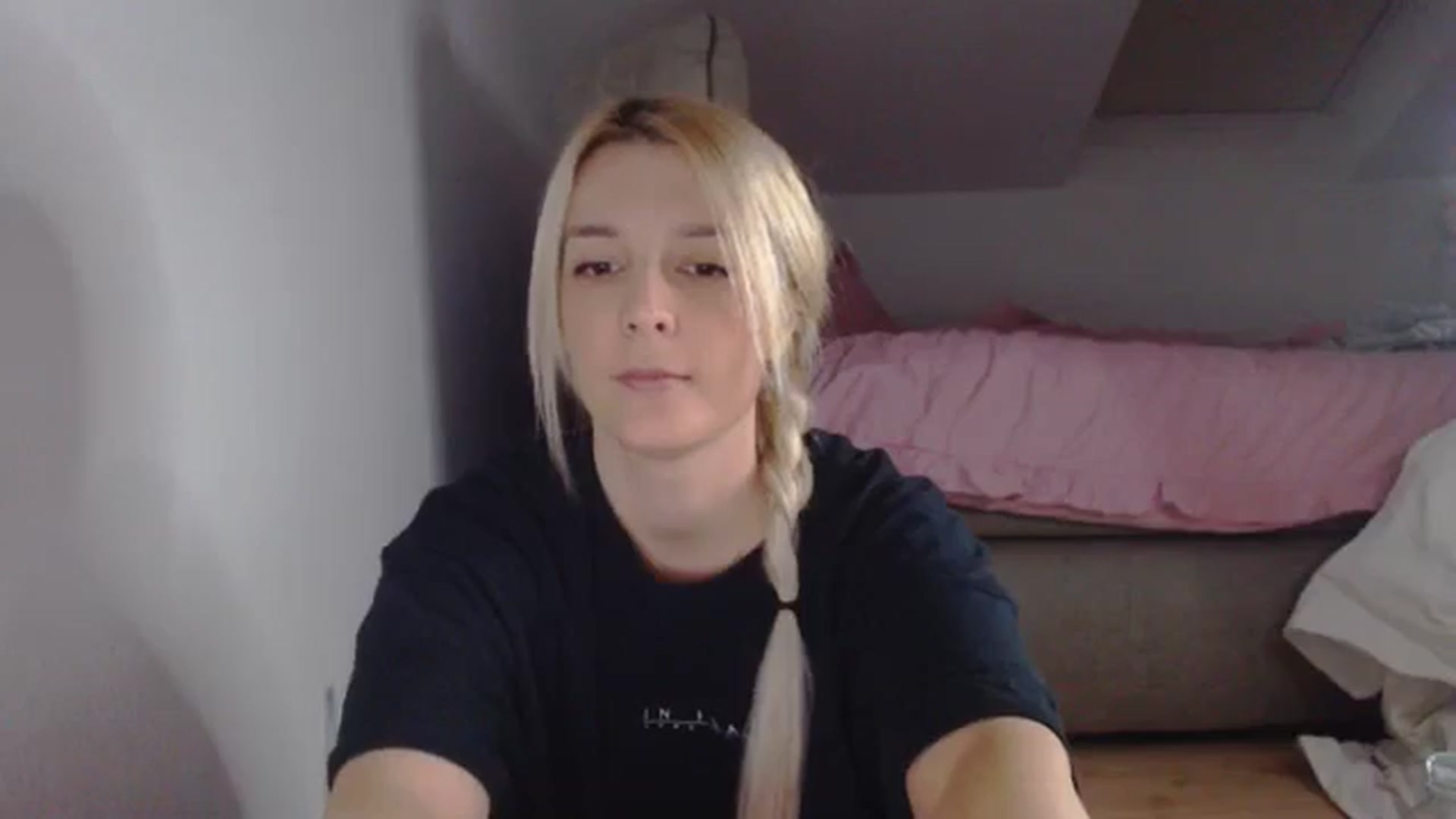 Gallery image thumbnail from AllleeS's myfreecams stream on, 12/03/2024, 14:01 image 3 of 20