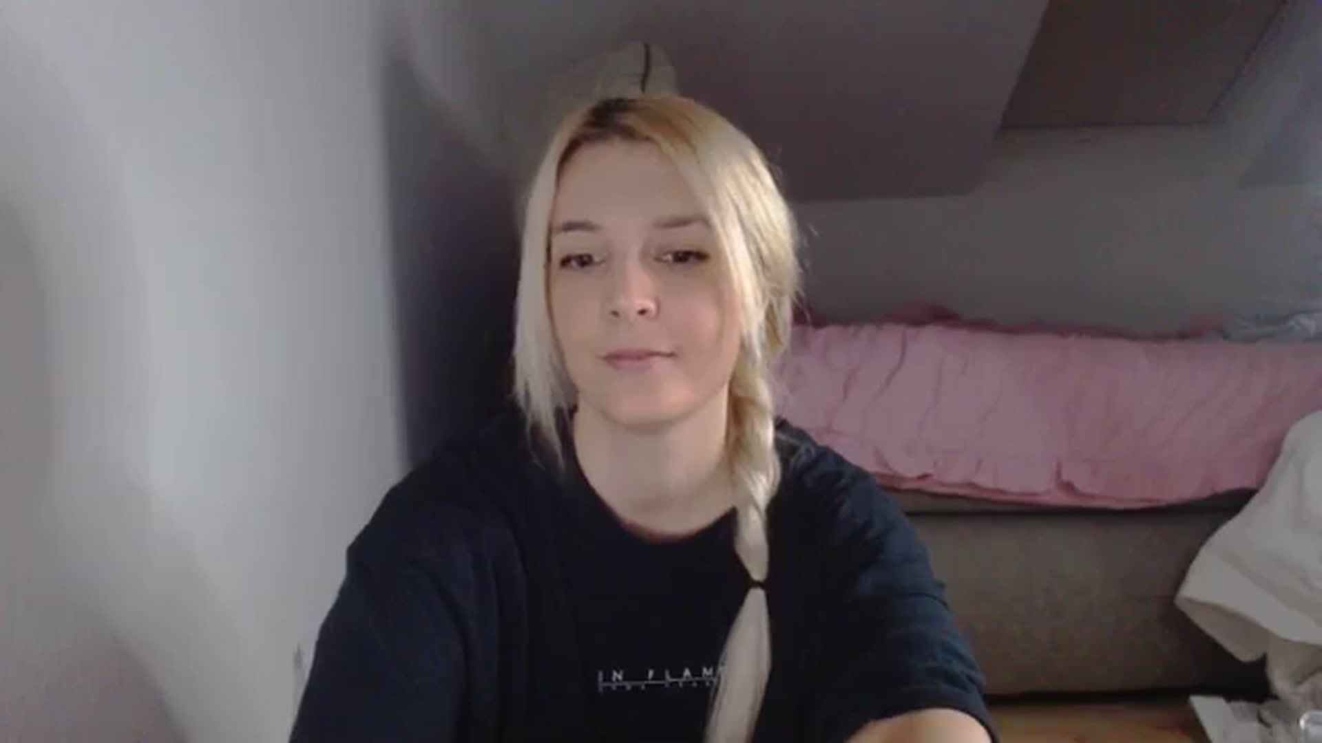 Gallery image thumbnail from AllleeS's myfreecams stream on, 12/03/2024, 14:01 image 12 of 20