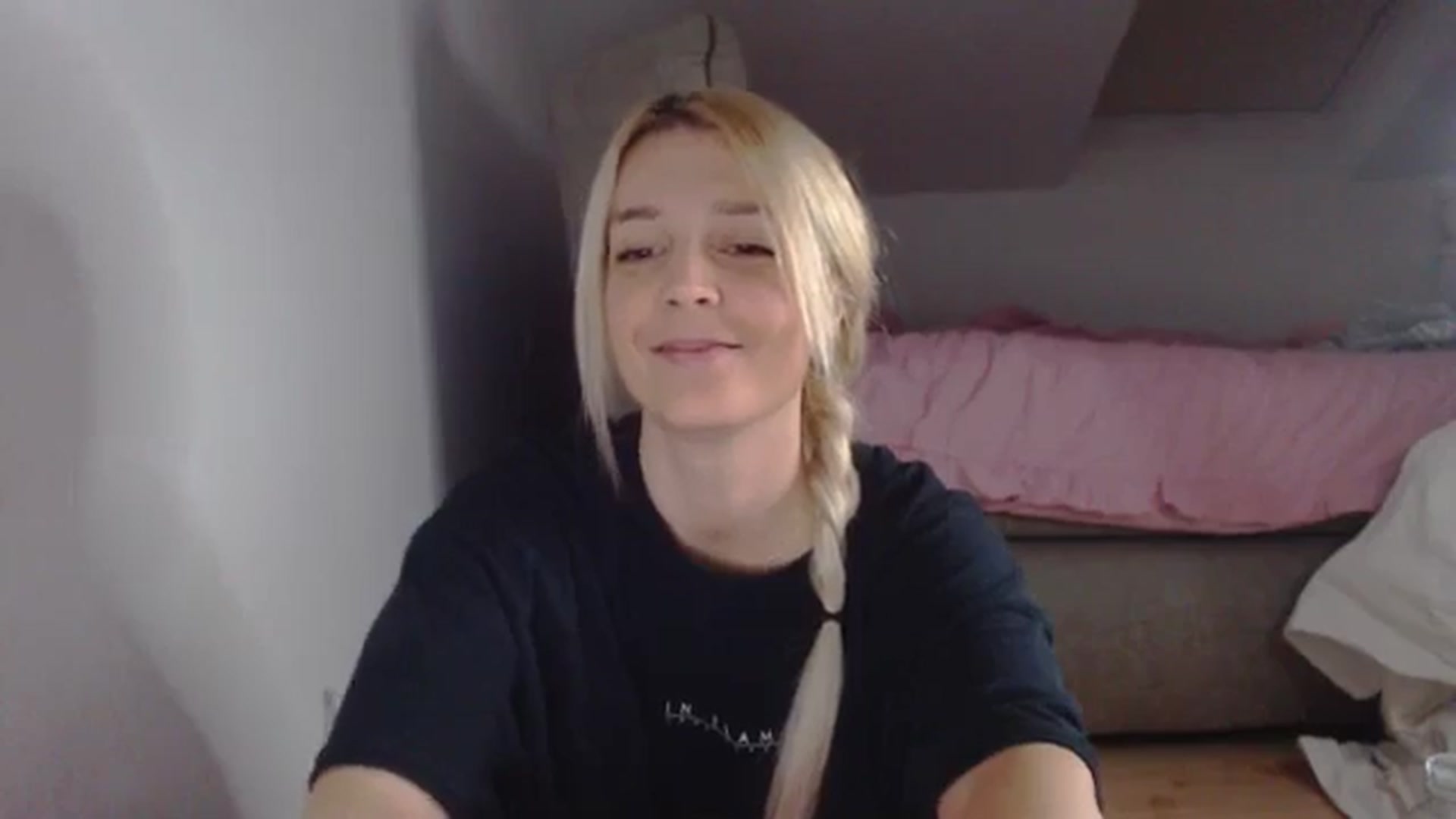 Gallery image thumbnail from AllleeS's myfreecams stream on, 12/03/2024, 14:01 image 4 of 20