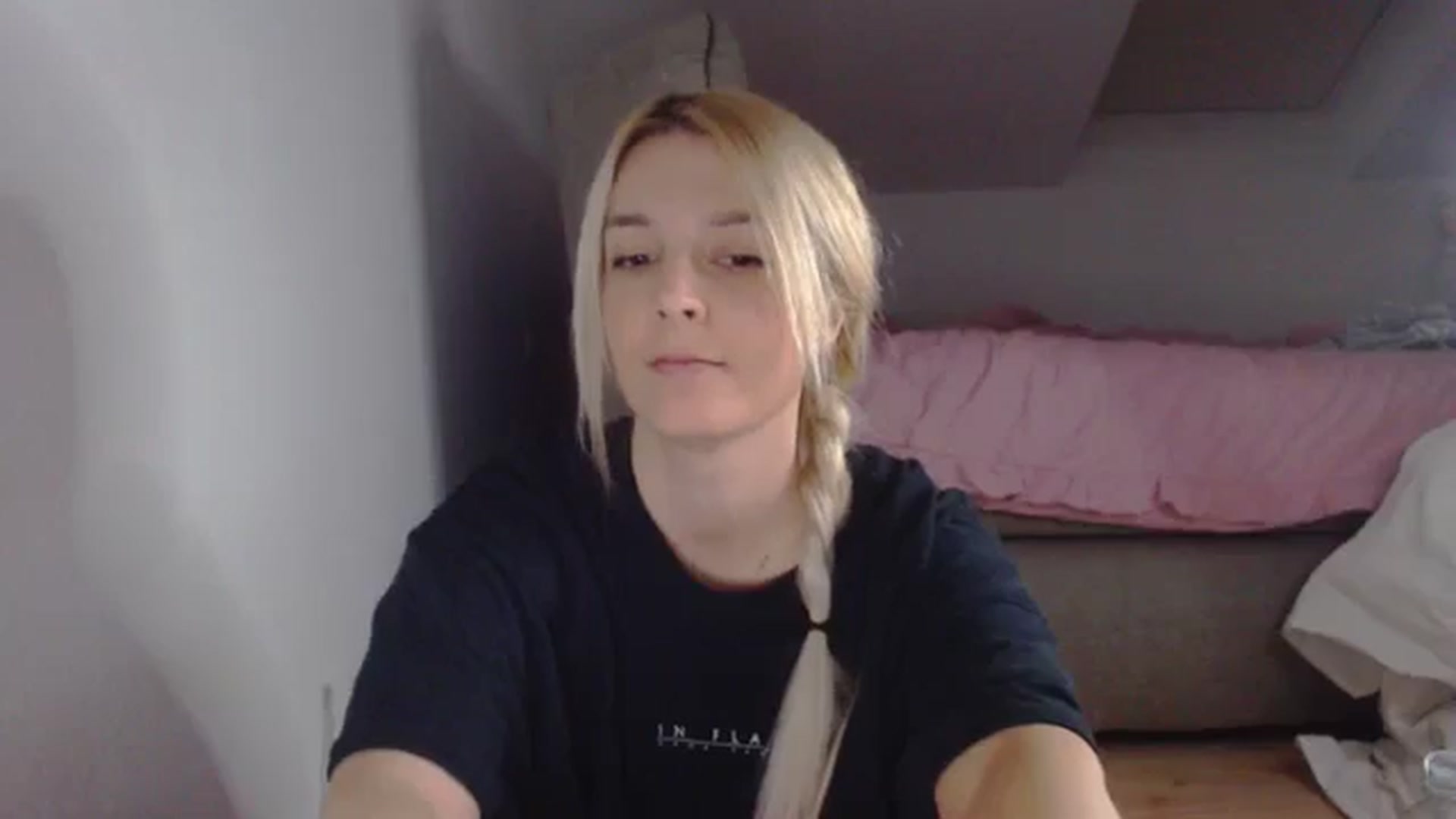 Gallery image thumbnail from AllleeS's myfreecams stream on, 12/03/2024, 14:01 image 5 of 20