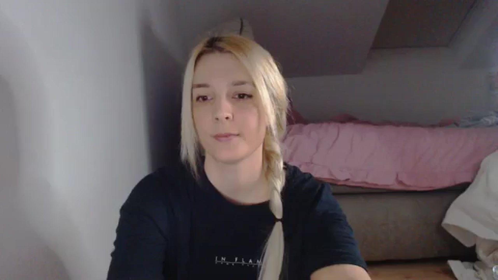 Gallery image thumbnail from AllleeS's myfreecams stream on, 12/03/2024, 14:01 image 18 of 20