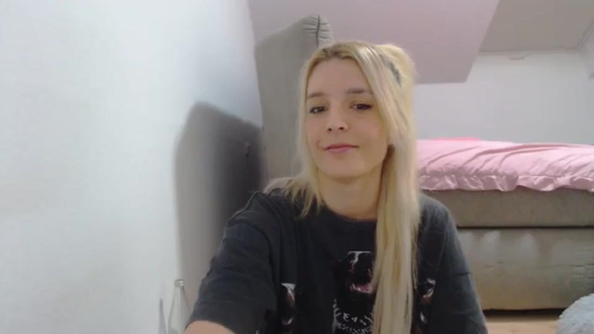 Gallery image thumbnail from AllleeS's myfreecams stream on, 12/06/2024, 14:24 image 10 of 20