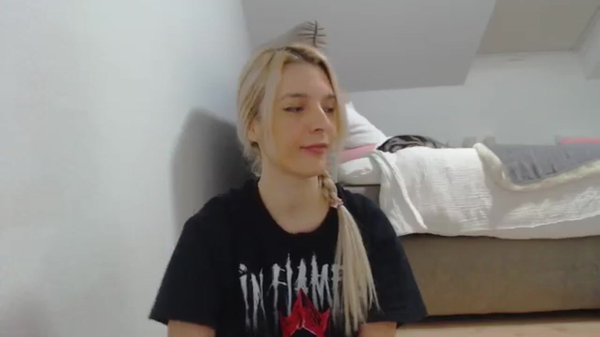 Gallery image thumbnail from AllleeS's myfreecams stream on, 12/10/2024, 13:57 image 14 of 20