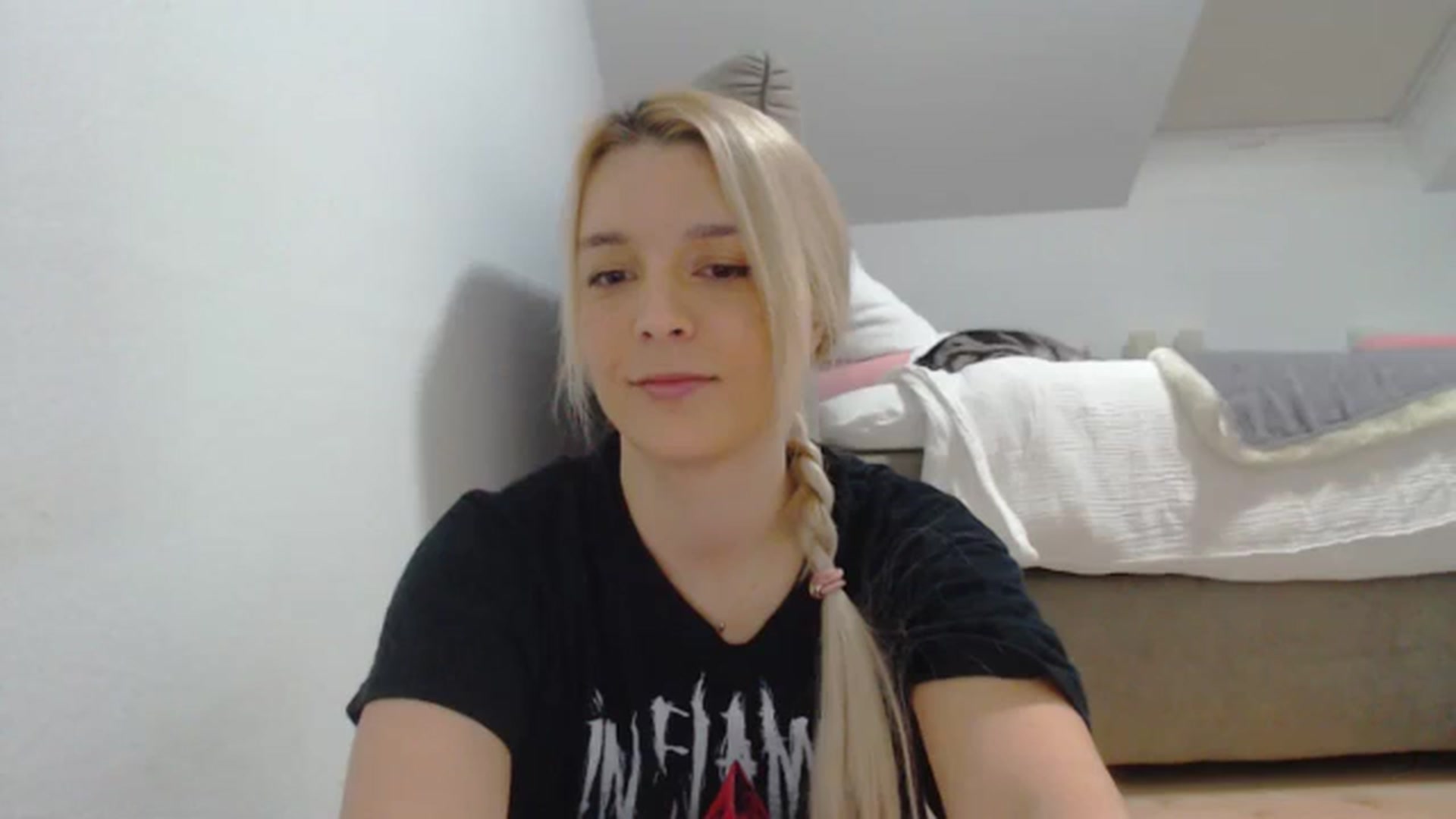 Gallery image thumbnail from AllleeS's myfreecams stream on, 12/10/2024, 13:57 image 15 of 20