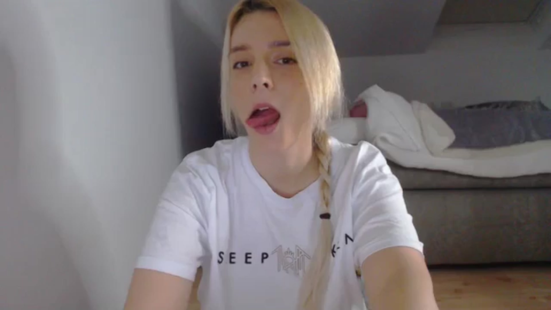 Gallery image thumbnail from AllleeS's myfreecams stream on, 12/13/2024, 13:54 image 15 of 20
