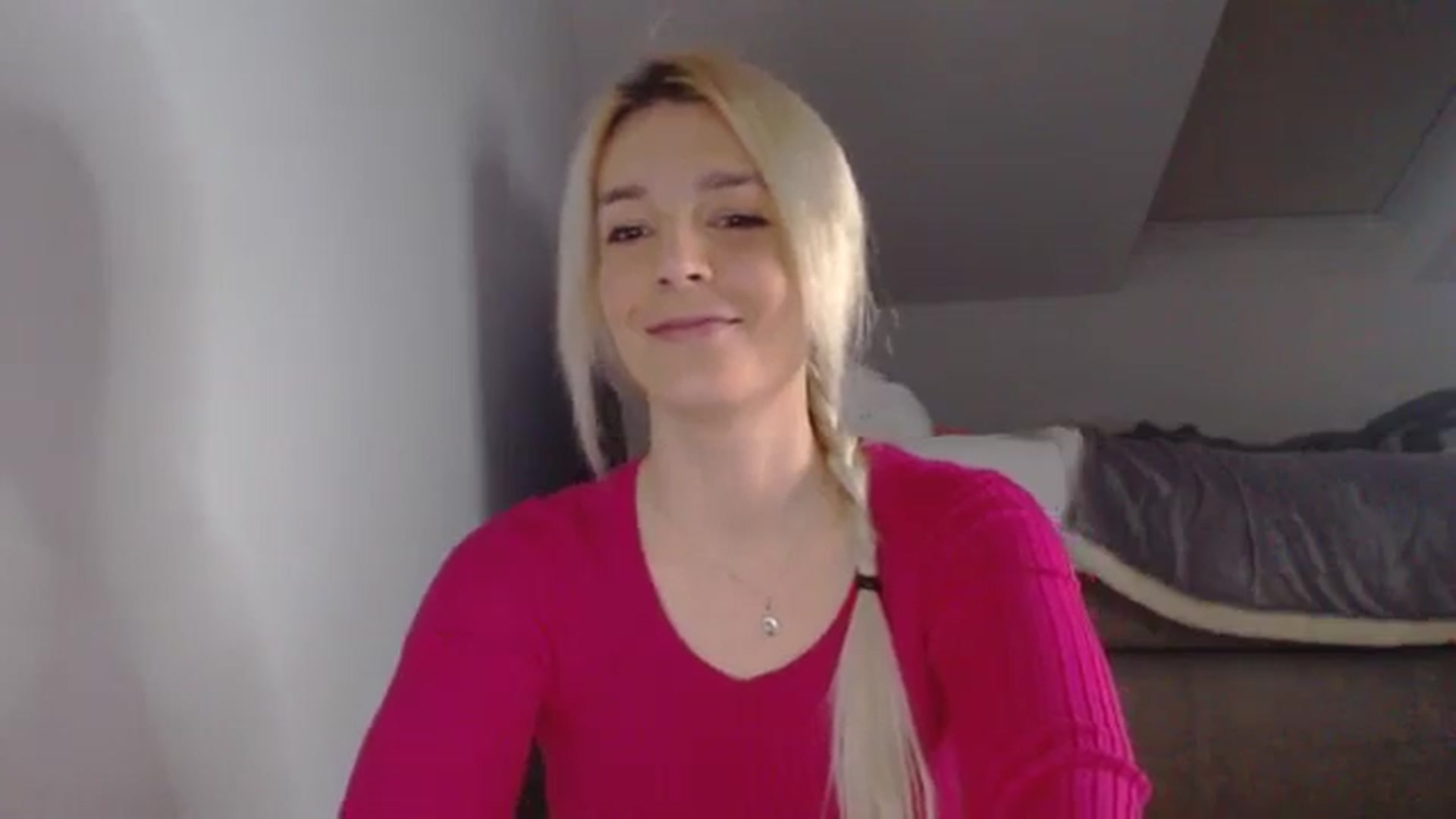 Gallery image thumbnail from AllleeS's myfreecams stream on, 12/18/2024, 14:13 image 9 of 20