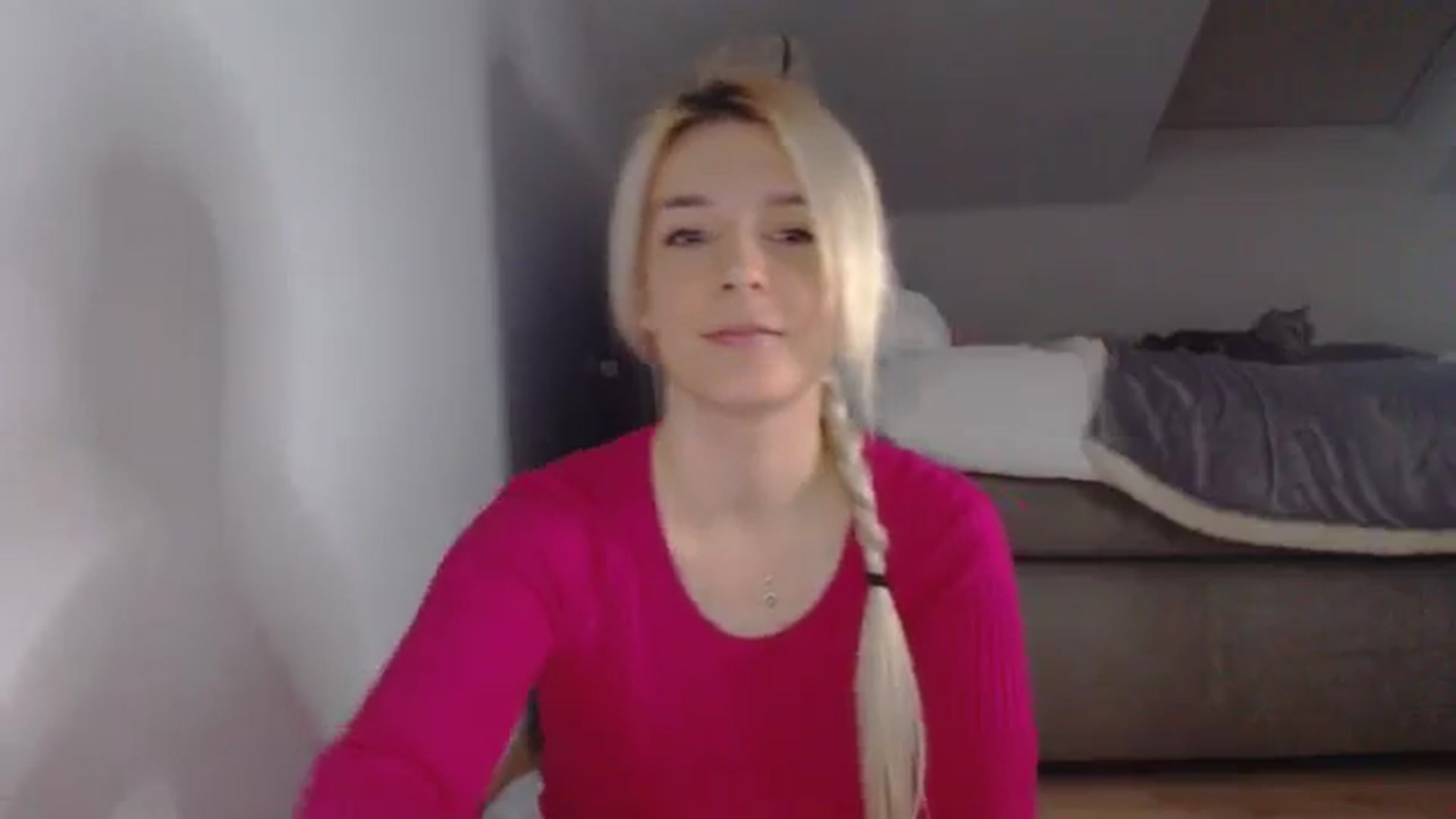 Gallery image thumbnail from AllleeS's myfreecams stream on, 12/18/2024, 14:13 image 2 of 20