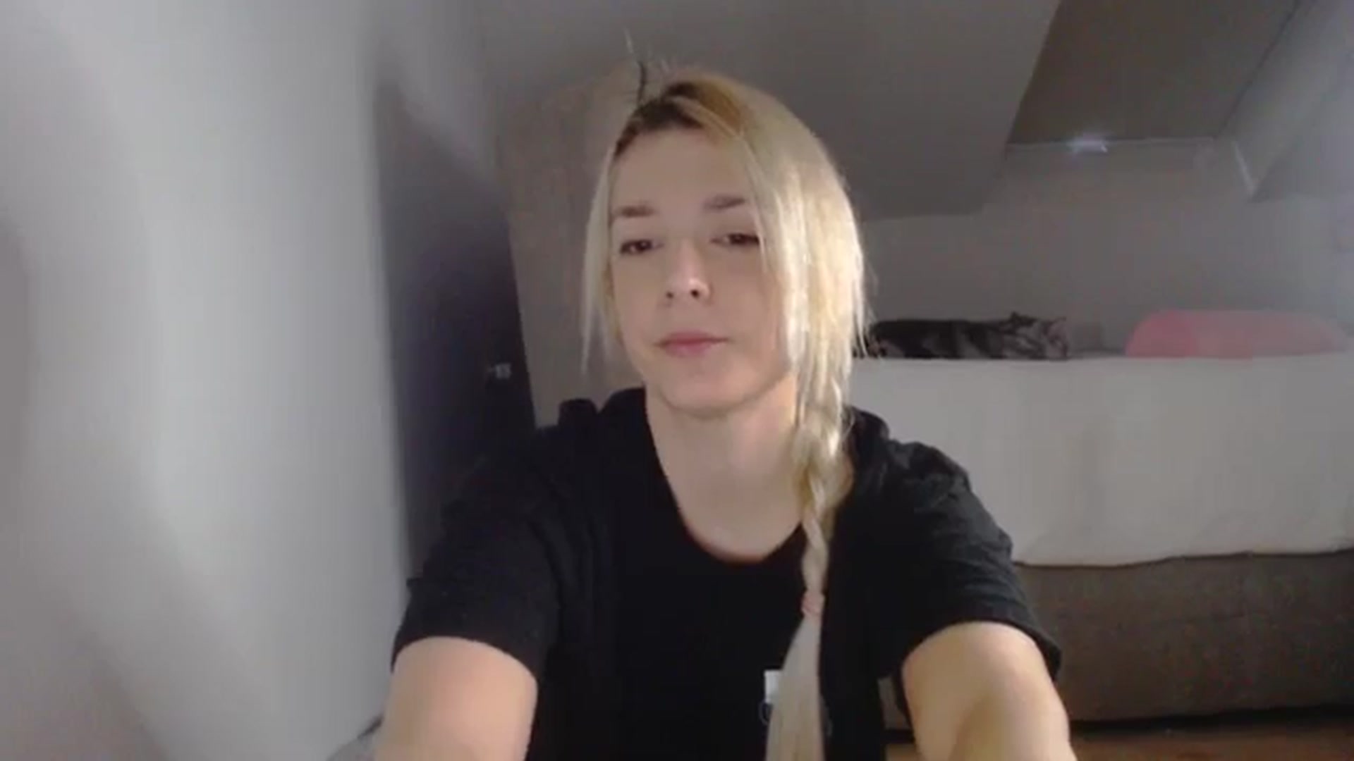 Gallery image thumbnail from AllleeS's myfreecams stream on, 12/26/2024, 14:11 image 19 of 20