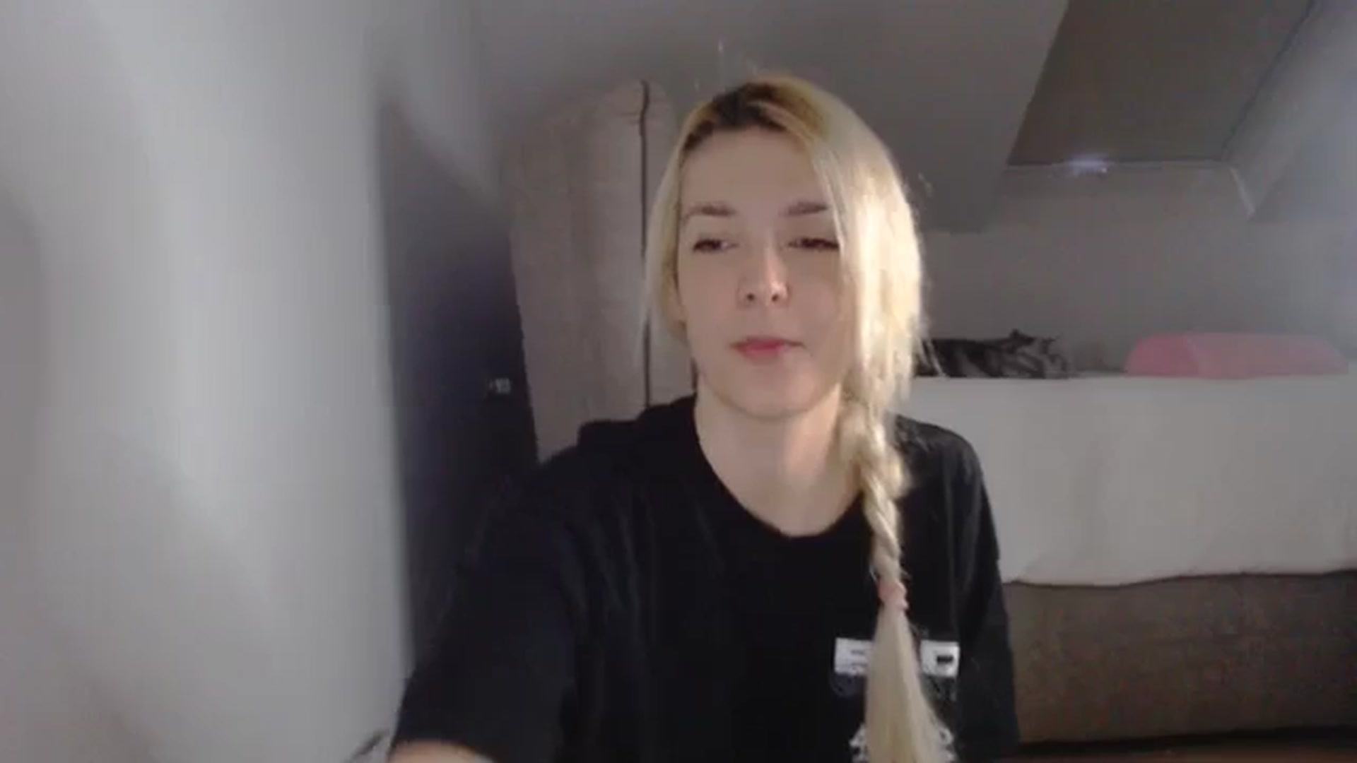Gallery image thumbnail from AllleeS's myfreecams stream on, 12/26/2024, 14:11 image 18 of 20