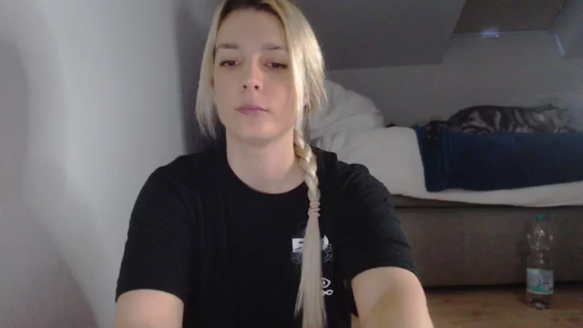 Gallery image thumbnail from AllleeS's myfreecams stream on, 01/03/2025, 14:17 image 15 of 20