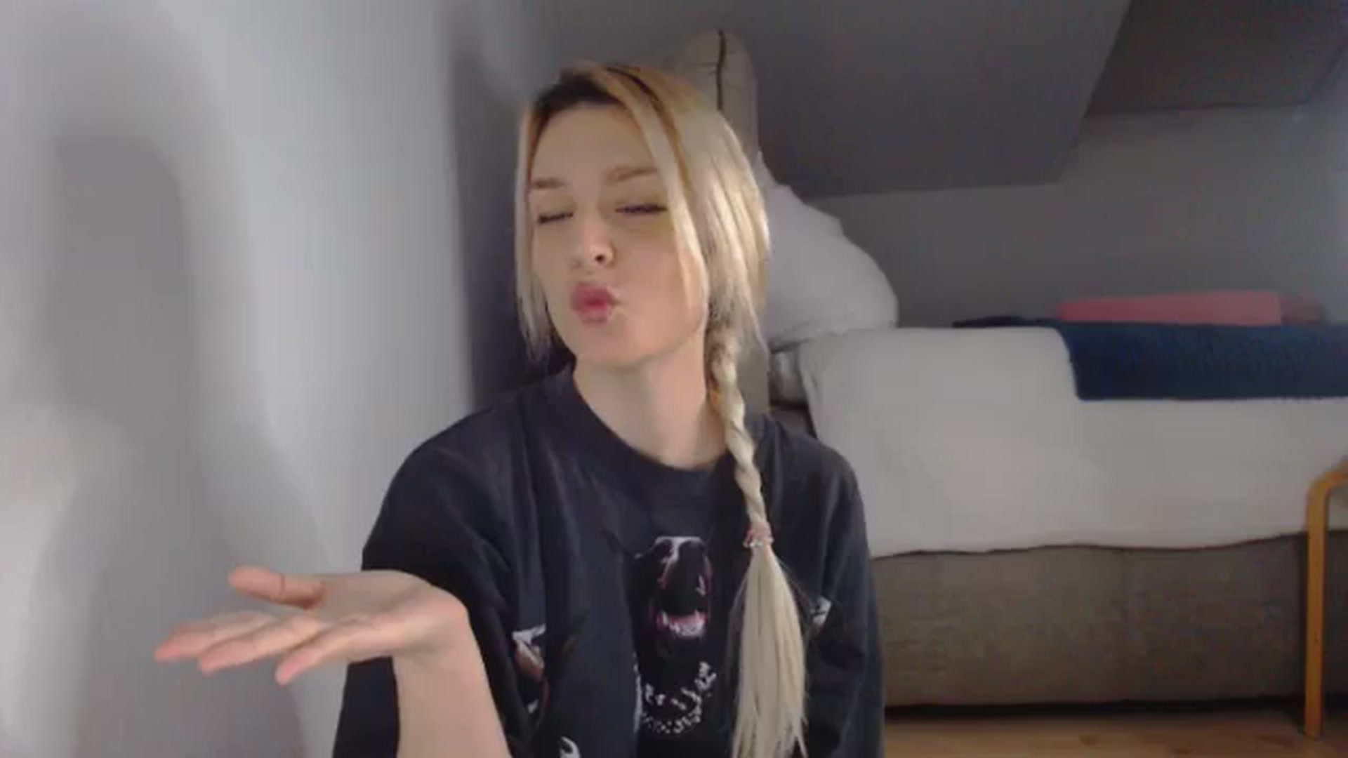 Gallery image thumbnail from AllleeS's myfreecams stream on, 01/14/2025, 13:35 image 3 of 20