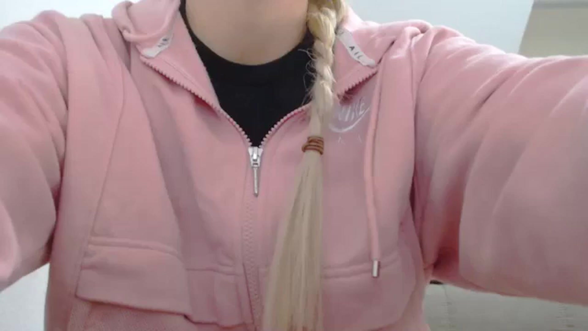 Gallery image thumbnail from AllleeS's myfreecams stream on, 02/06/2025, 14:03 image 4 of 20