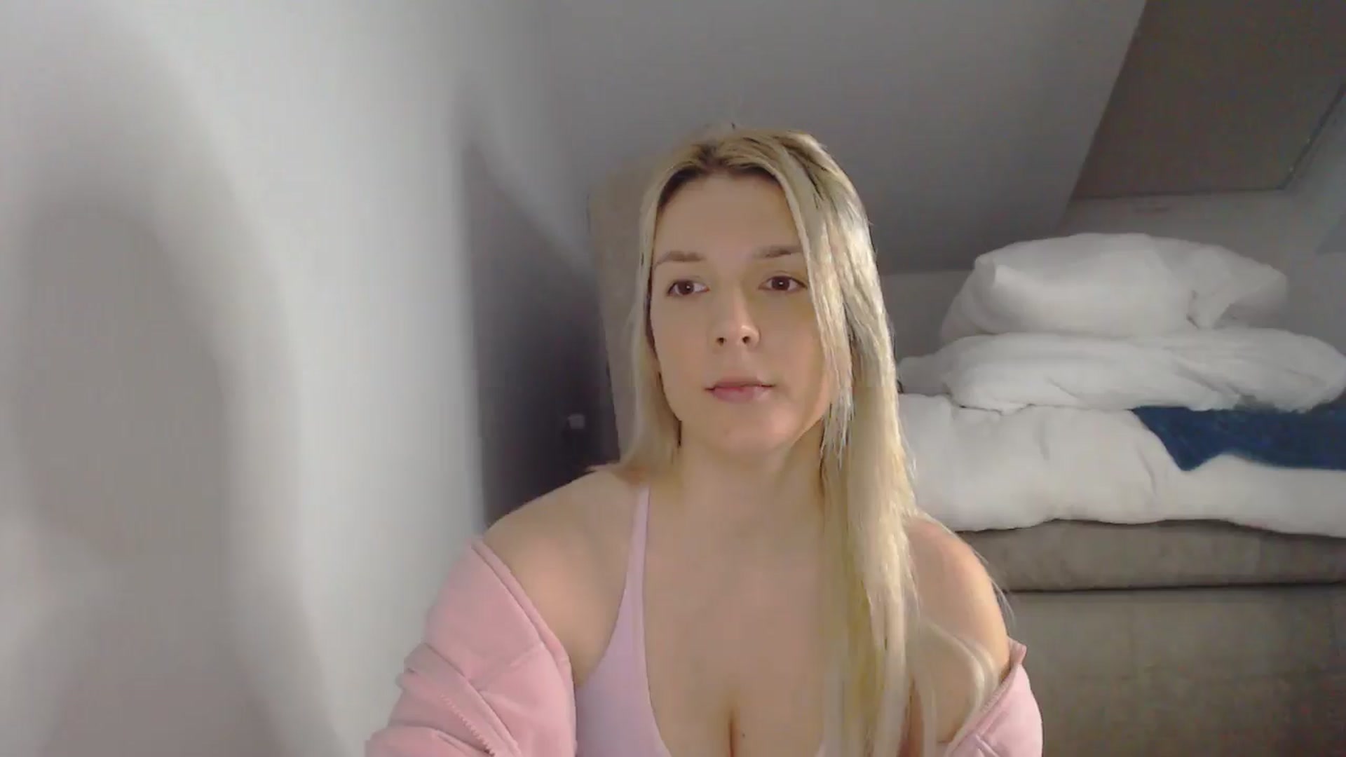 Gallery image thumbnail from AllleeS's myfreecams stream on, 02/25/2025, 14:05 image 4 of 20
