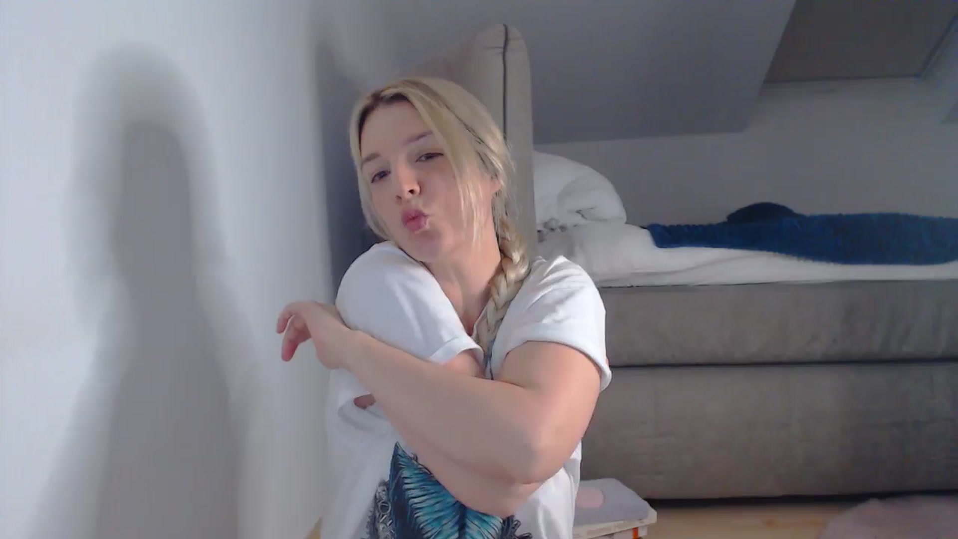 Gallery image thumbnail from AllleeS's myfreecams stream on, 03/04/2025, 13:24 image 4 of 20