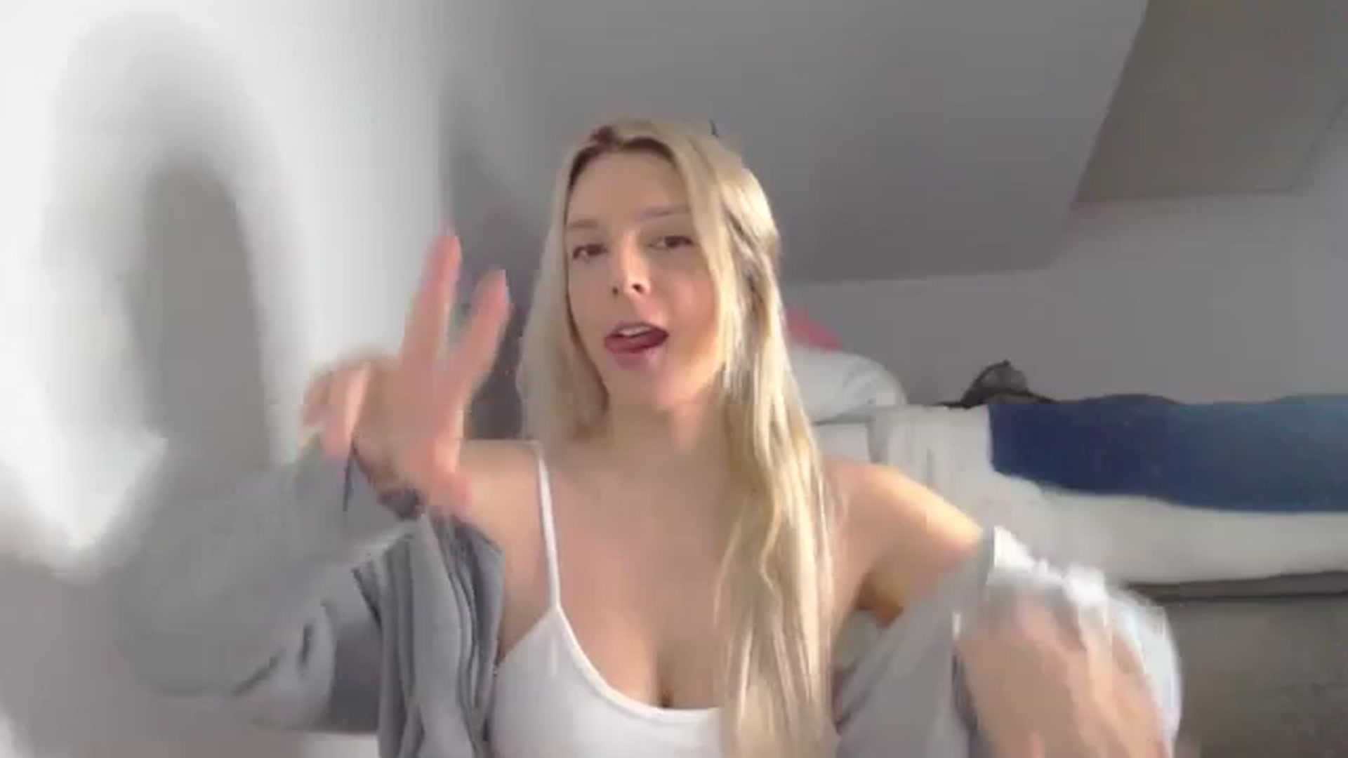 Gallery image thumbnail from AllleeS's myfreecams stream on, 03/10/2025, 13:25 image 6 of 20
