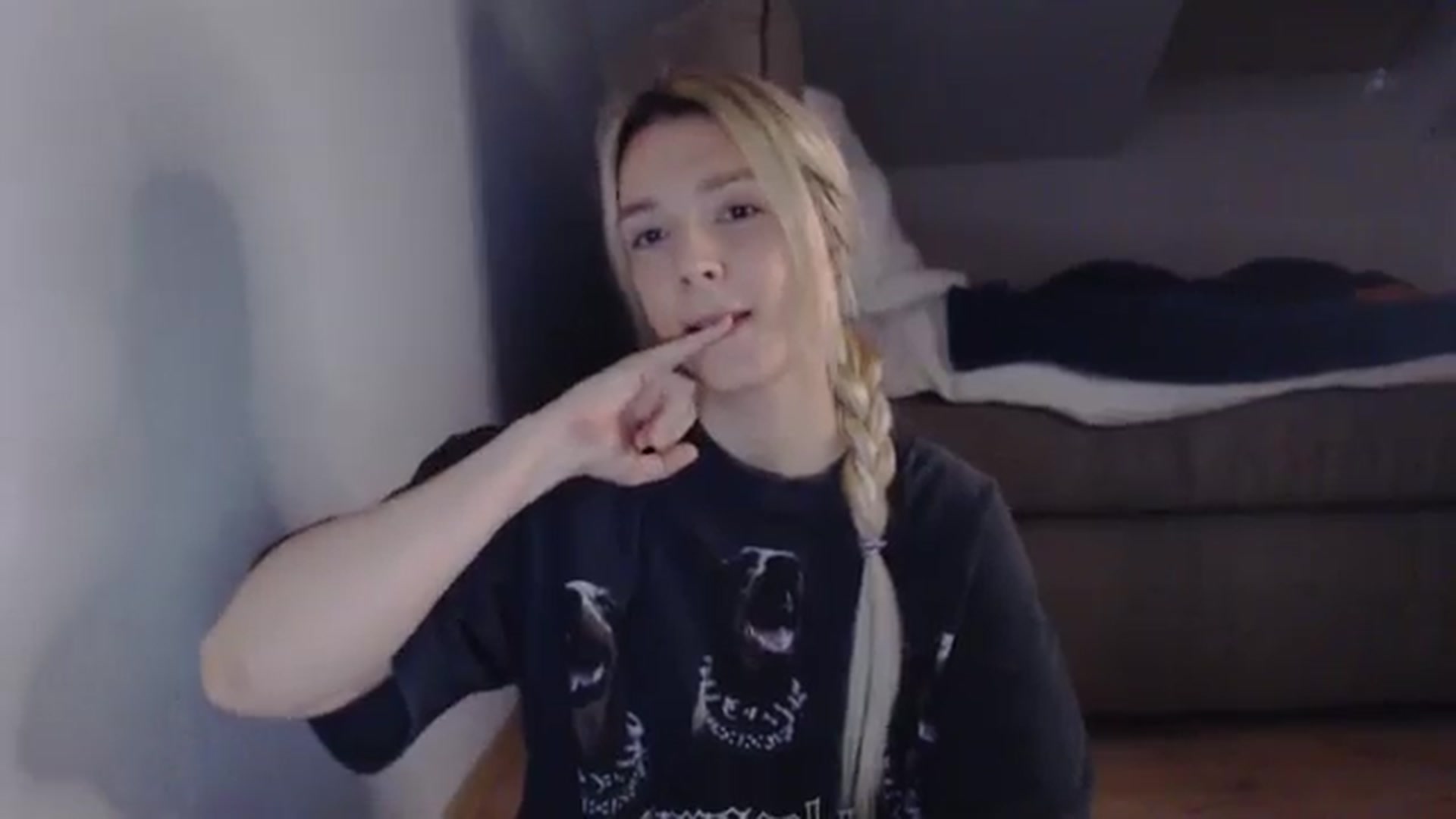 Gallery image thumbnail from AllleeS's myfreecams stream on, 03/27/2025, 13:48 image 8 of 20