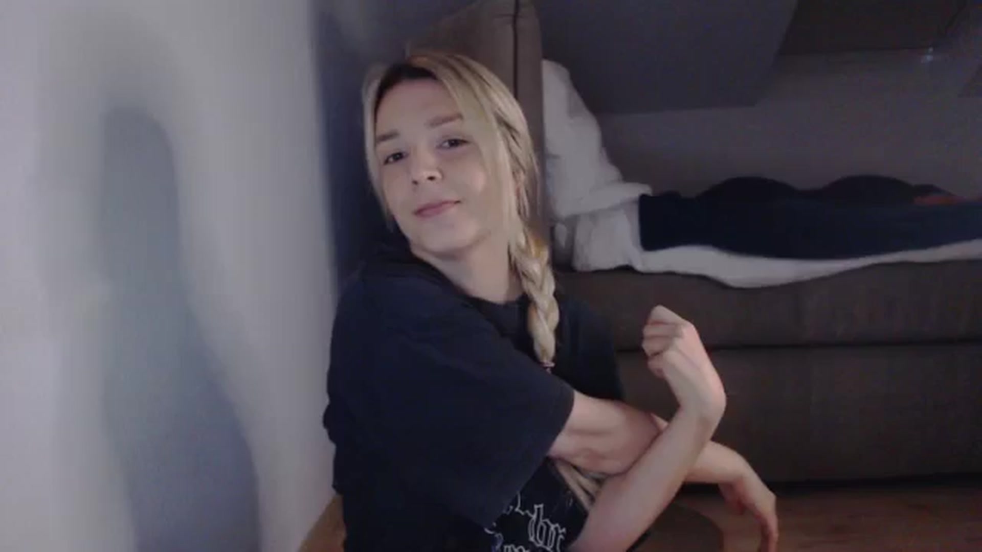 Gallery image thumbnail from AllleeS's myfreecams stream on, 03/27/2025, 13:48 image 6 of 20