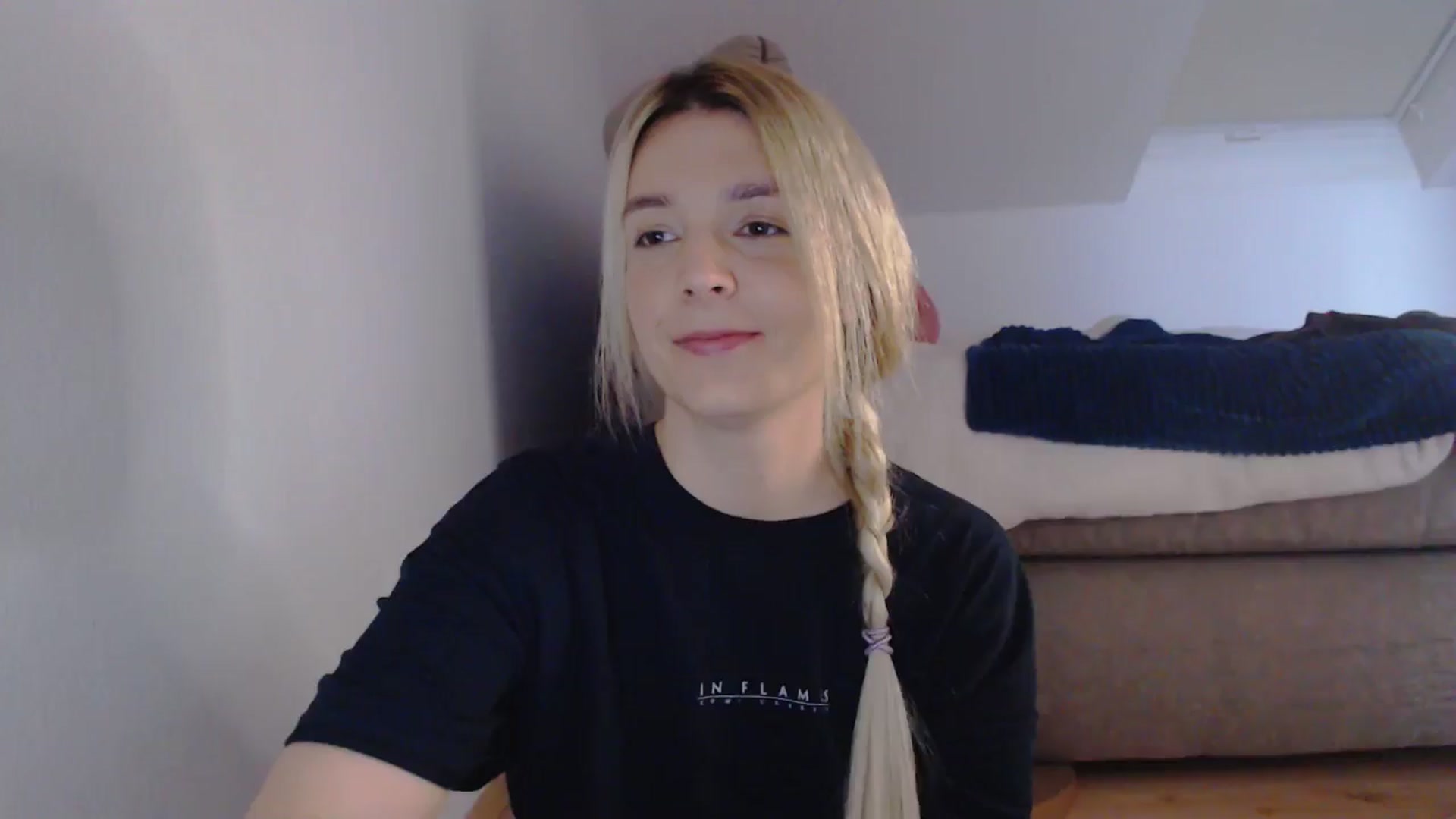 Gallery image thumbnail from AllleeS's myfreecams stream on, 03/29/2025, 13:38 image 17 of 20