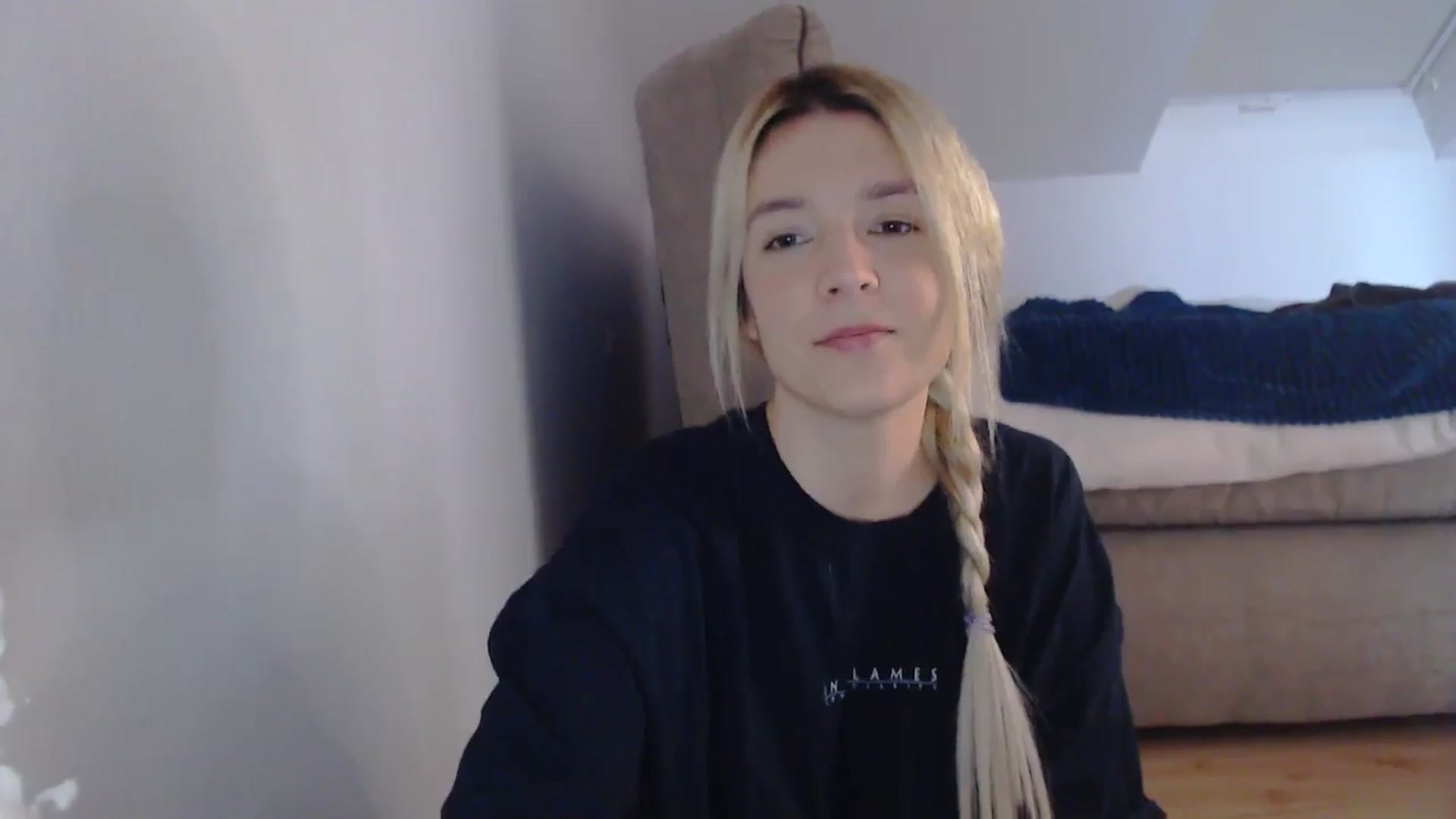 Gallery image thumbnail from AllleeS's myfreecams stream on, 03/29/2025, 13:38 image 3 of 20