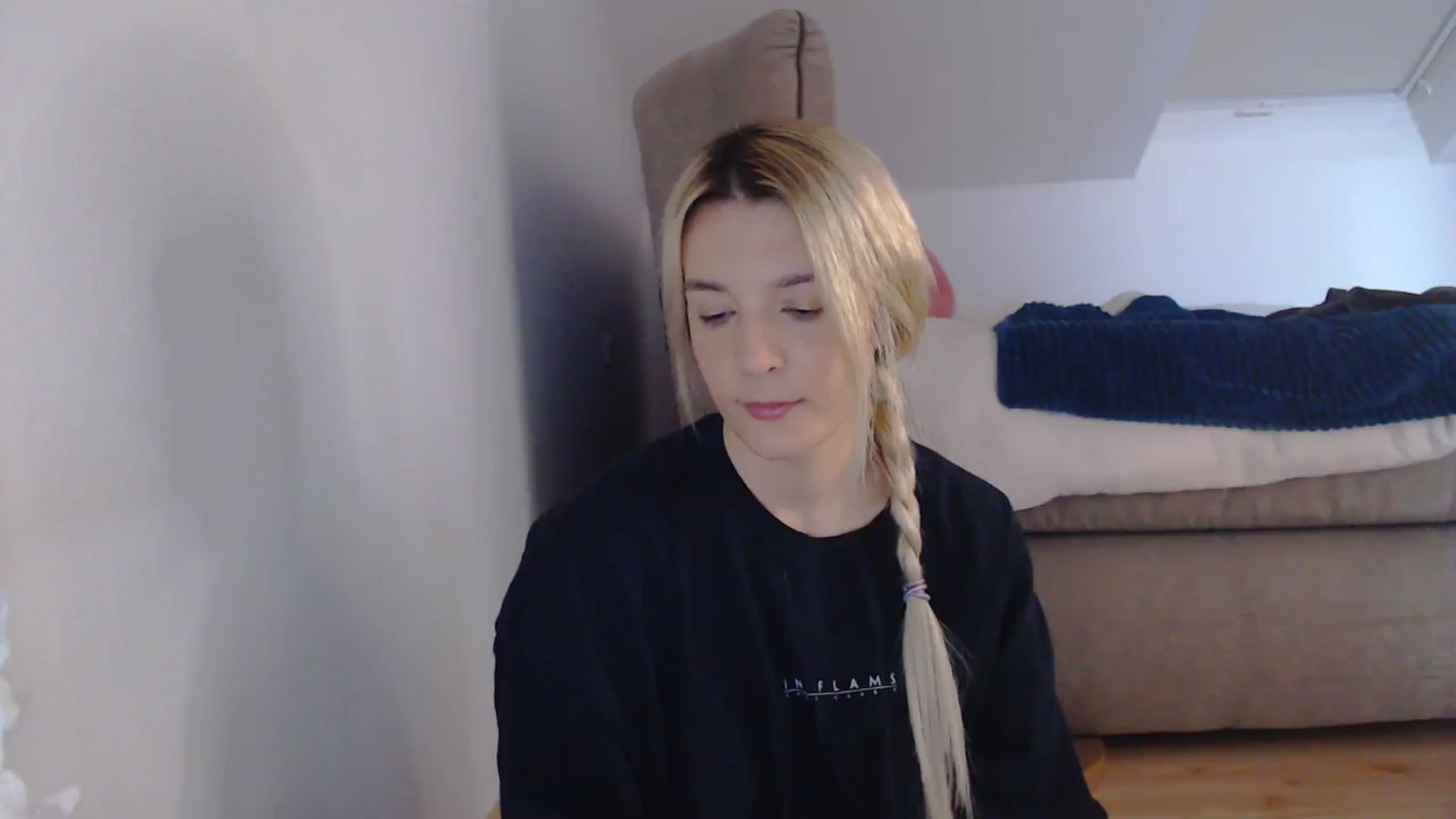 Gallery image thumbnail from AllleeS's myfreecams stream on, 03/29/2025, 13:38 image 2 of 20