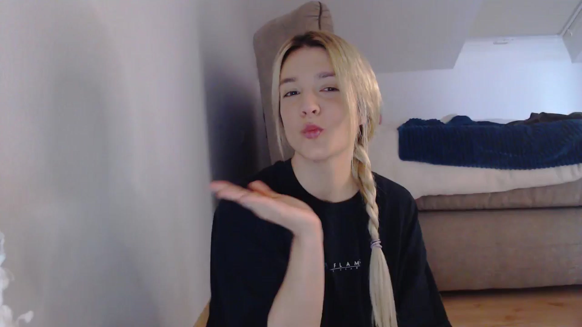 Gallery image thumbnail from AllleeS's myfreecams stream on, 03/29/2025, 13:38 image 1 of 20