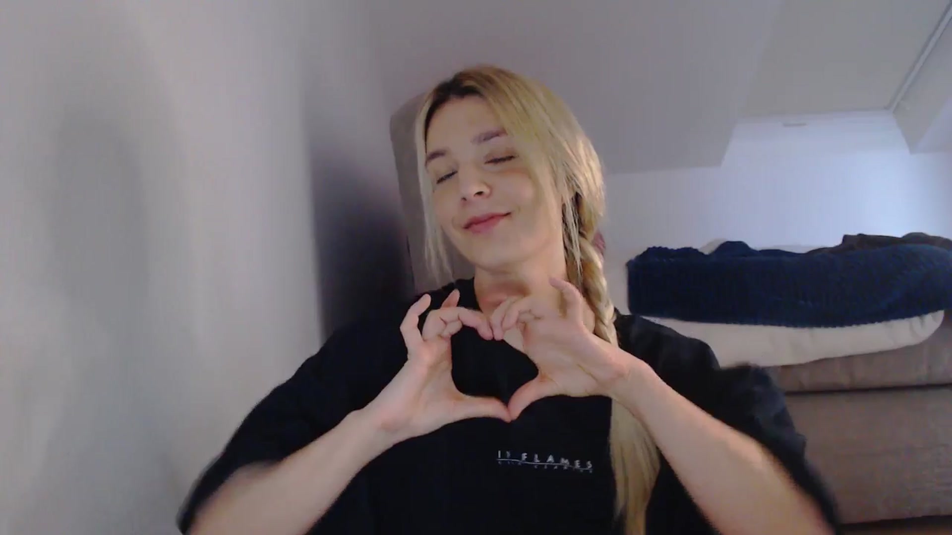 Gallery image thumbnail from AllleeS's myfreecams stream on, 03/29/2025, 13:38 image 6 of 20