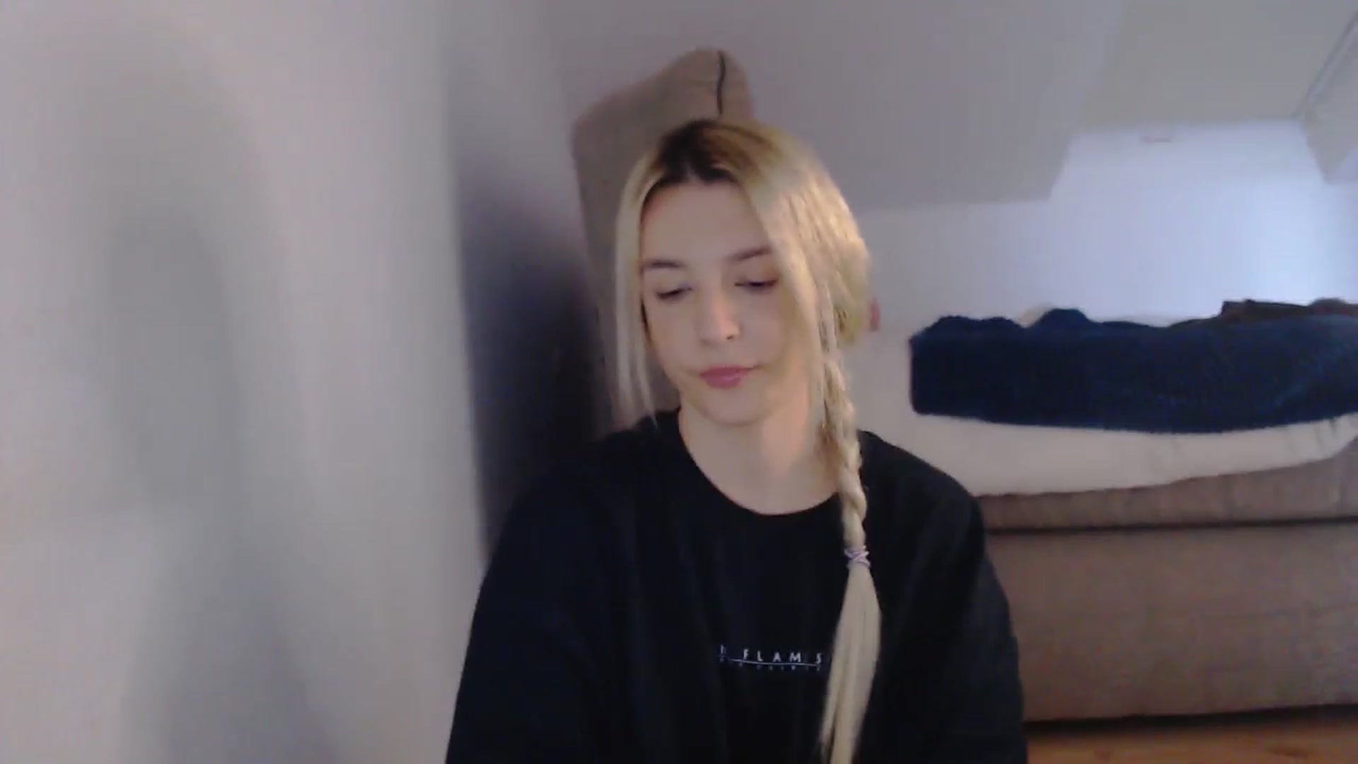 Gallery image thumbnail from AllleeS's myfreecams stream on, 03/29/2025, 13:38 image 7 of 20