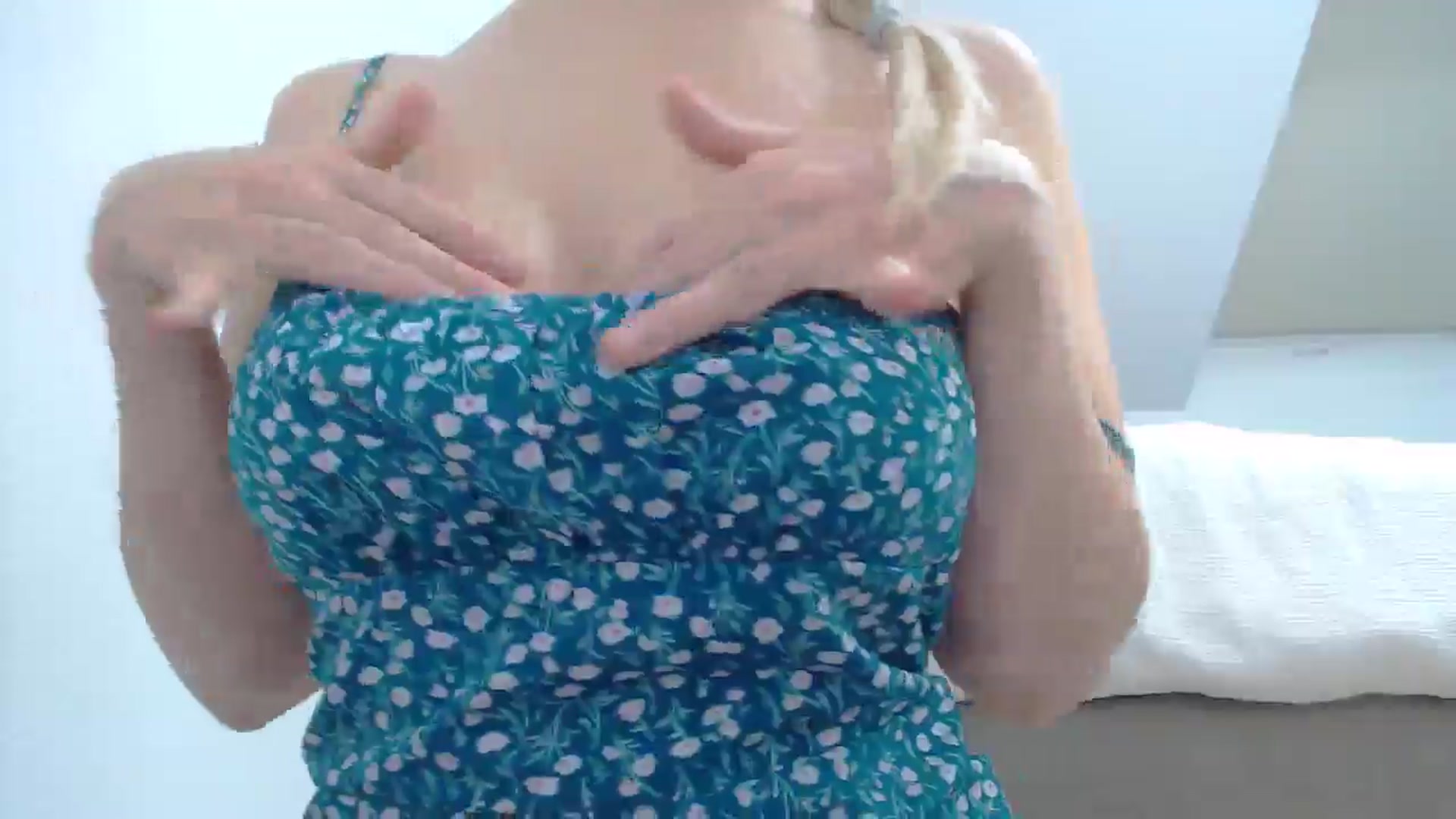 Gallery image thumbnail from AllleeS's myfreecams stream on, 04/03/2025, 12:11 image 18 of 20