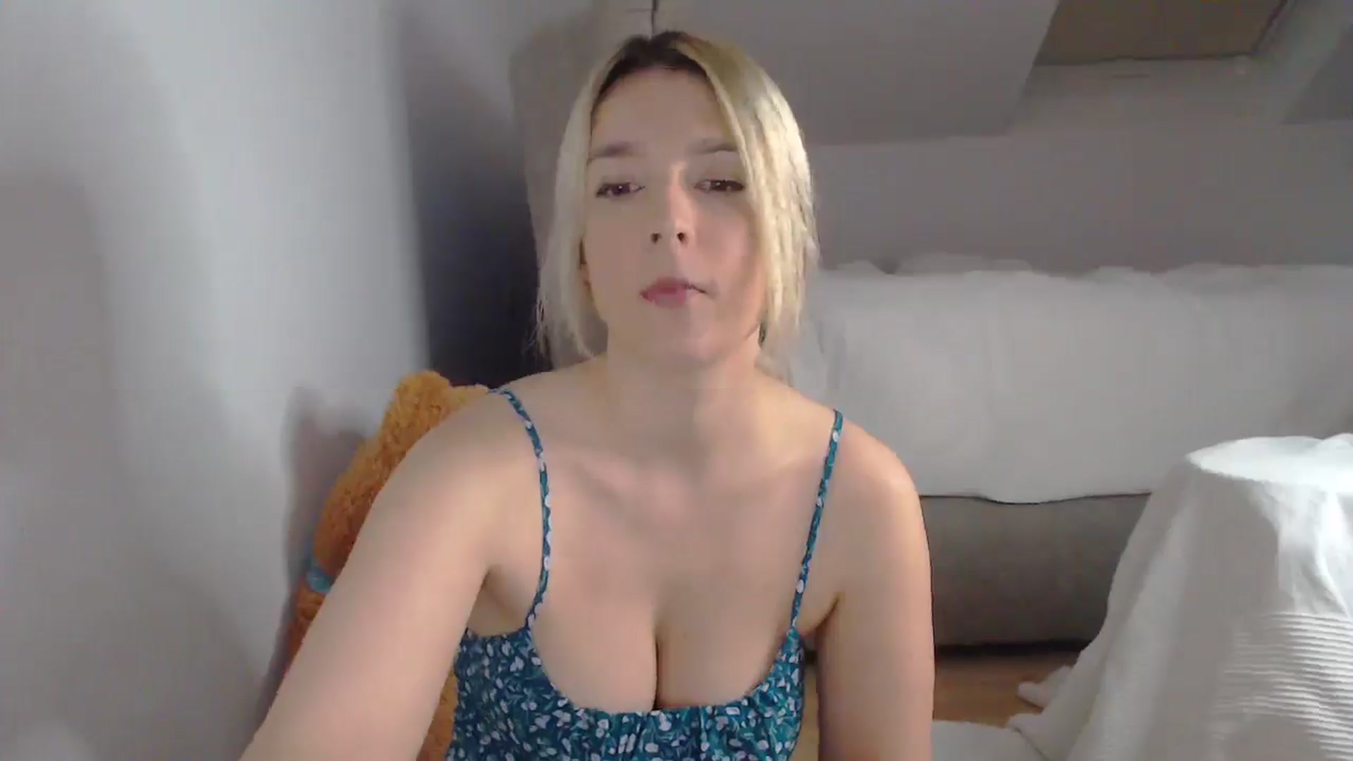 Gallery image thumbnail from AllleeS's myfreecams stream on, 04/15/2025, 12:47 image 4 of 20