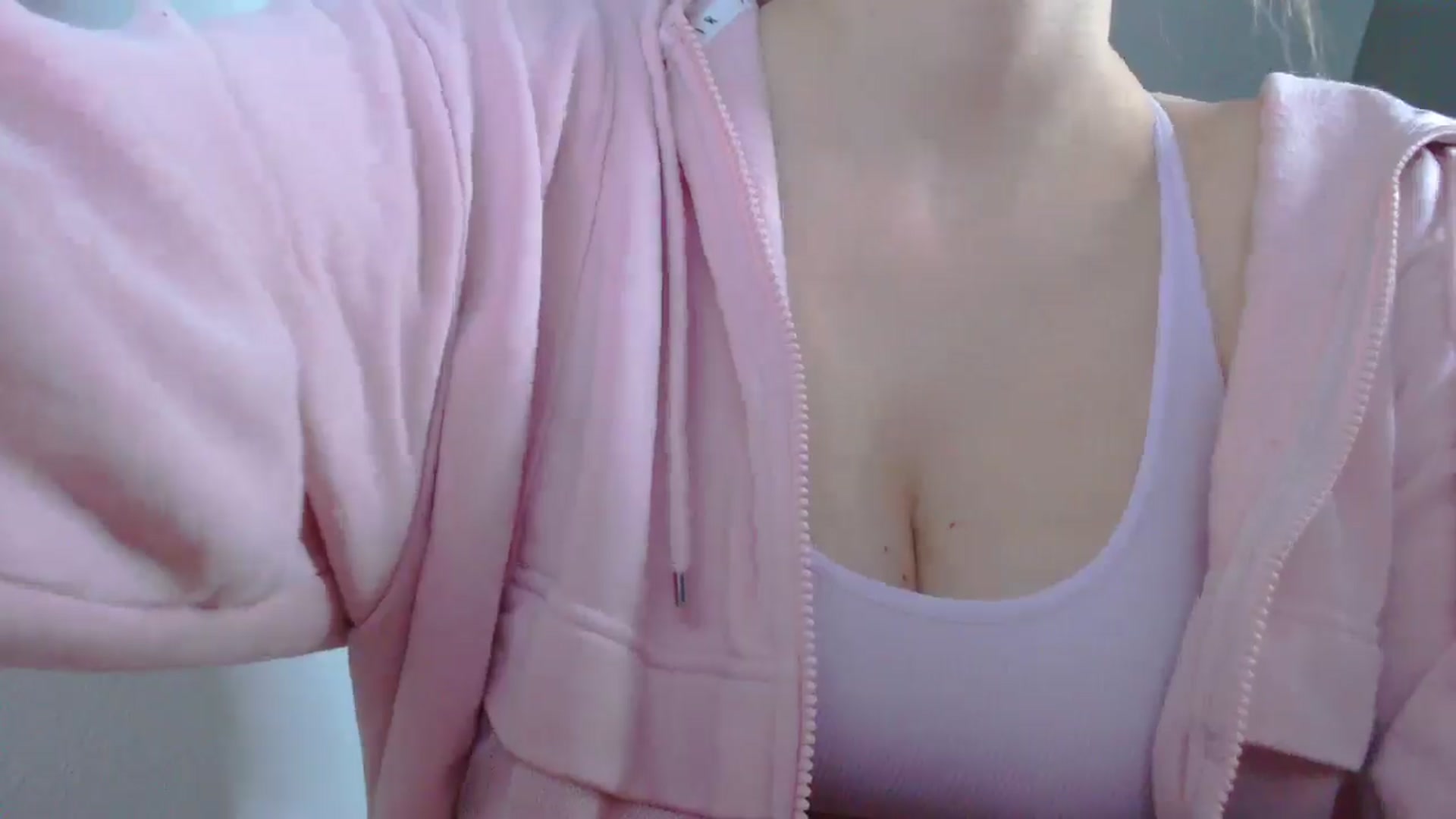 Gallery image thumbnail from AllleeS's myfreecams stream on, 05/06/2025, 12:42 image 4 of 20