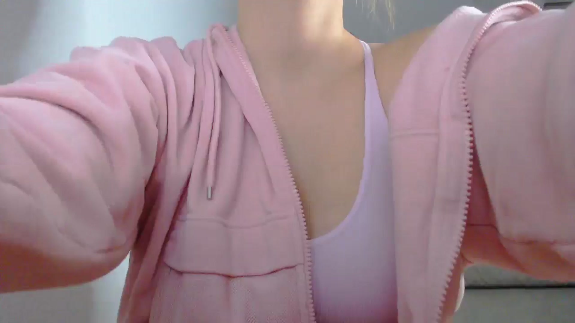 Gallery image thumbnail from AllleeS's myfreecams stream on, 05/06/2025, 12:42 image 19 of 20