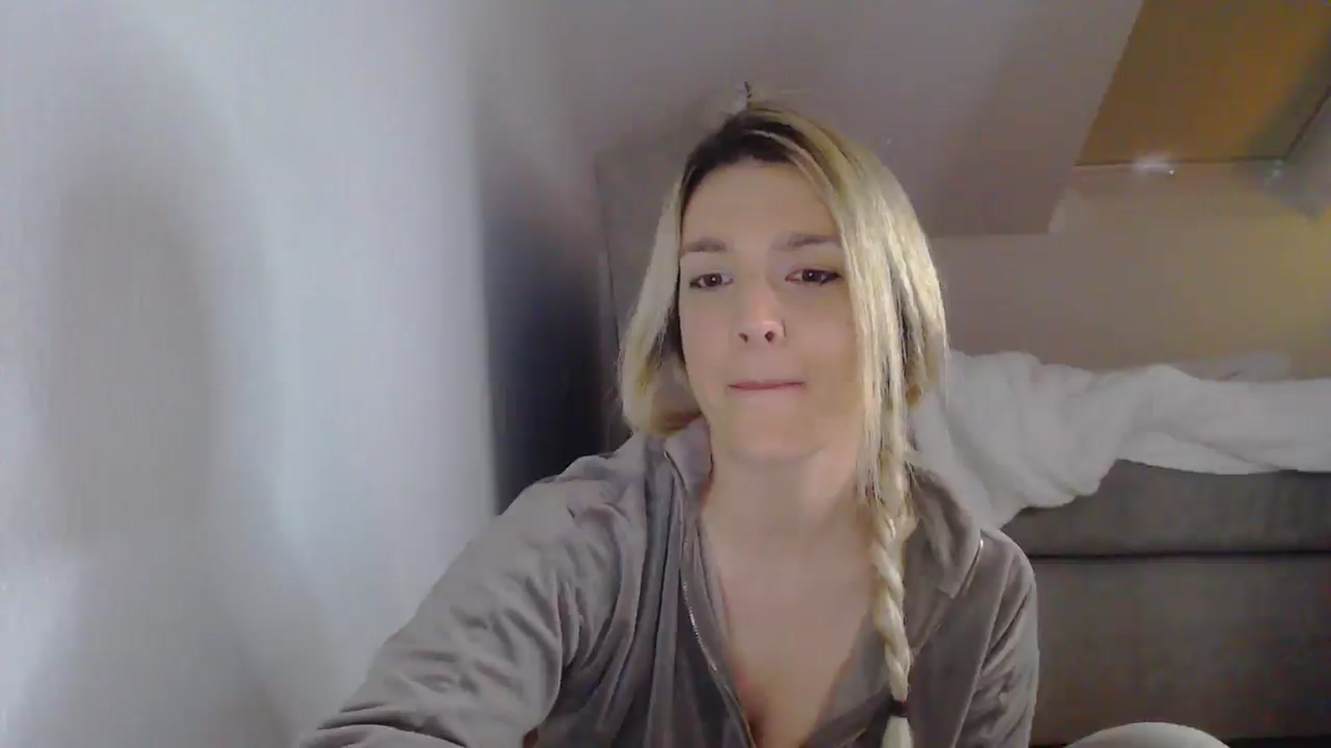 Gallery image thumbnail from AllleeS's myfreecams stream on, 05/06/2025, 15:21 image 14 of 20