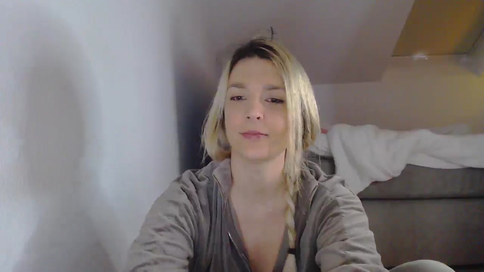 Gallery image thumbnail from AllleeS's myfreecams stream on, 05/06/2025, 15:21 image 18 of 20