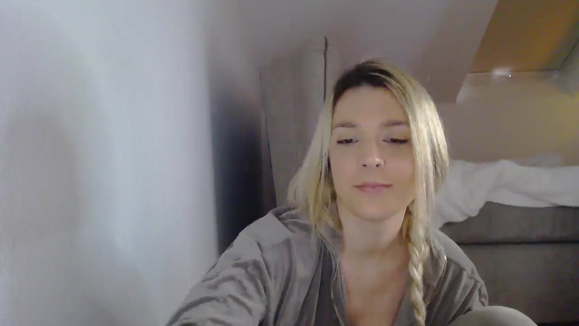 Gallery image thumbnail from AllleeS's myfreecams stream on, 05/06/2025, 15:21 image 7 of 20