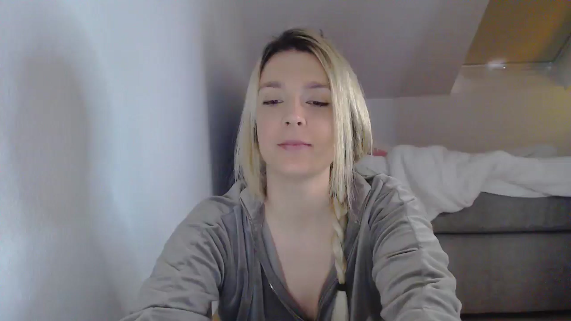 Gallery image thumbnail from AllleeS's myfreecams stream on, 05/06/2025, 15:21 image 4 of 20
