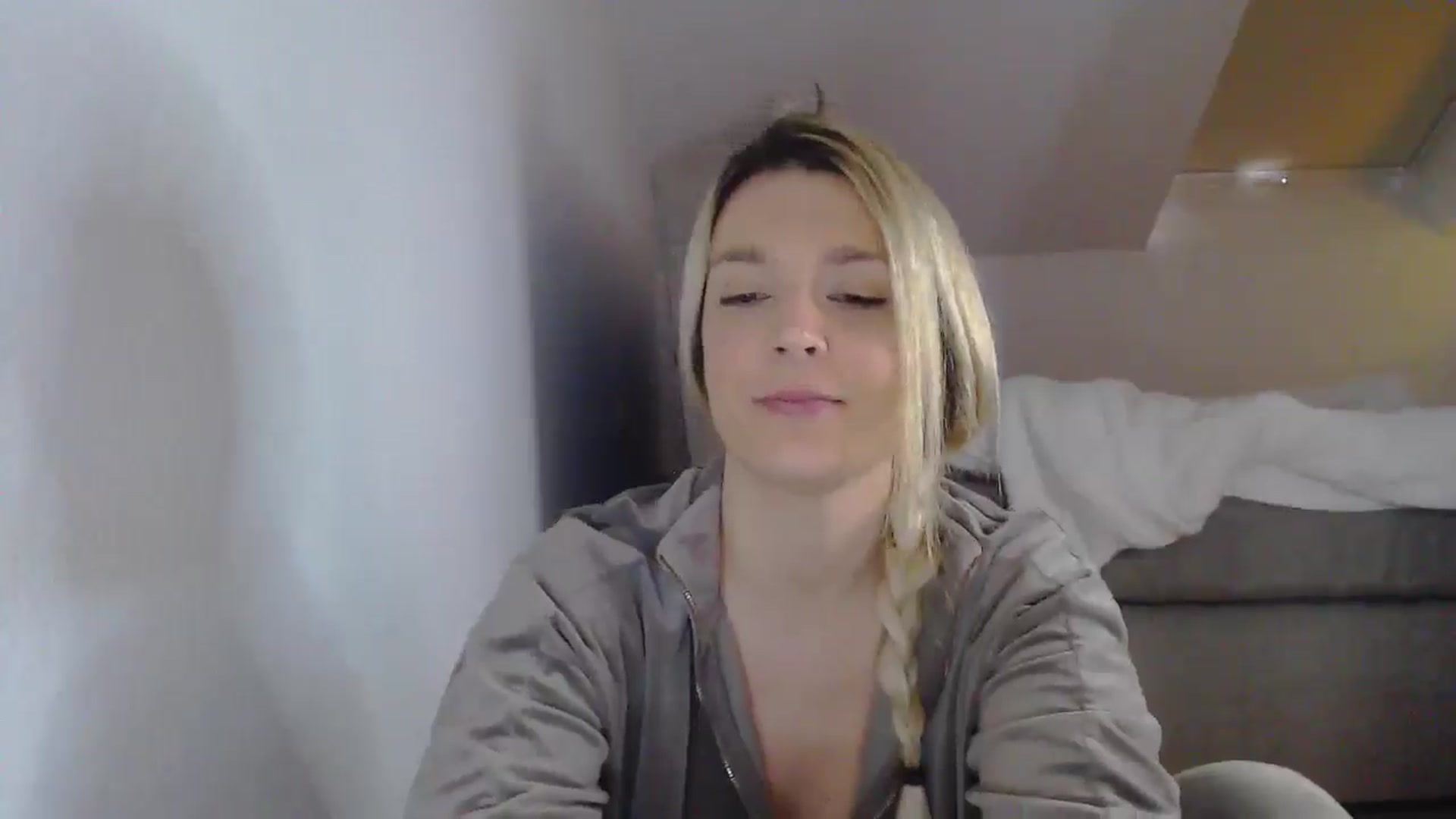 Gallery image thumbnail from AllleeS's myfreecams stream on, 05/06/2025, 15:21 image 9 of 20