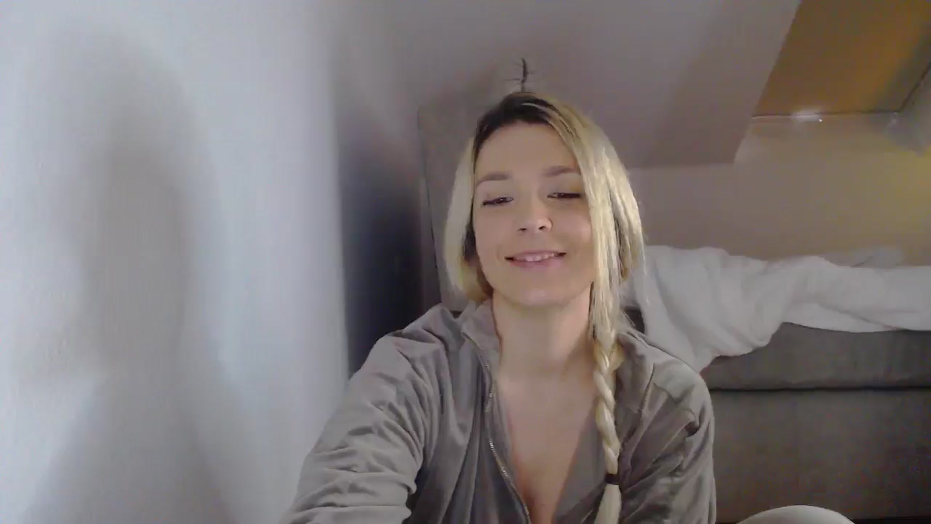 Gallery image thumbnail from AllleeS's myfreecams stream on, 05/06/2025, 15:21 image 13 of 20