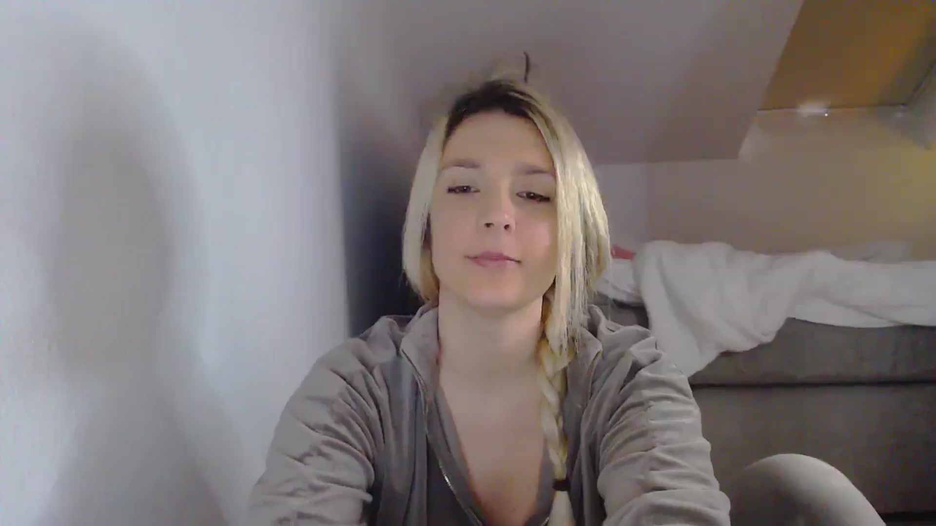 Gallery image thumbnail from AllleeS's myfreecams stream on, 05/06/2025, 15:21 image 12 of 20