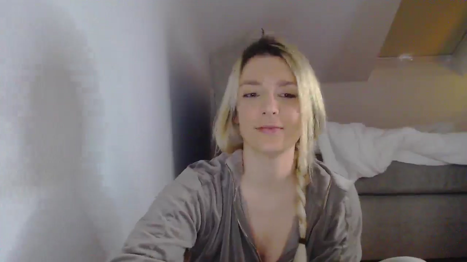 Gallery image thumbnail from AllleeS's myfreecams stream on, 05/06/2025, 15:21 image 17 of 20