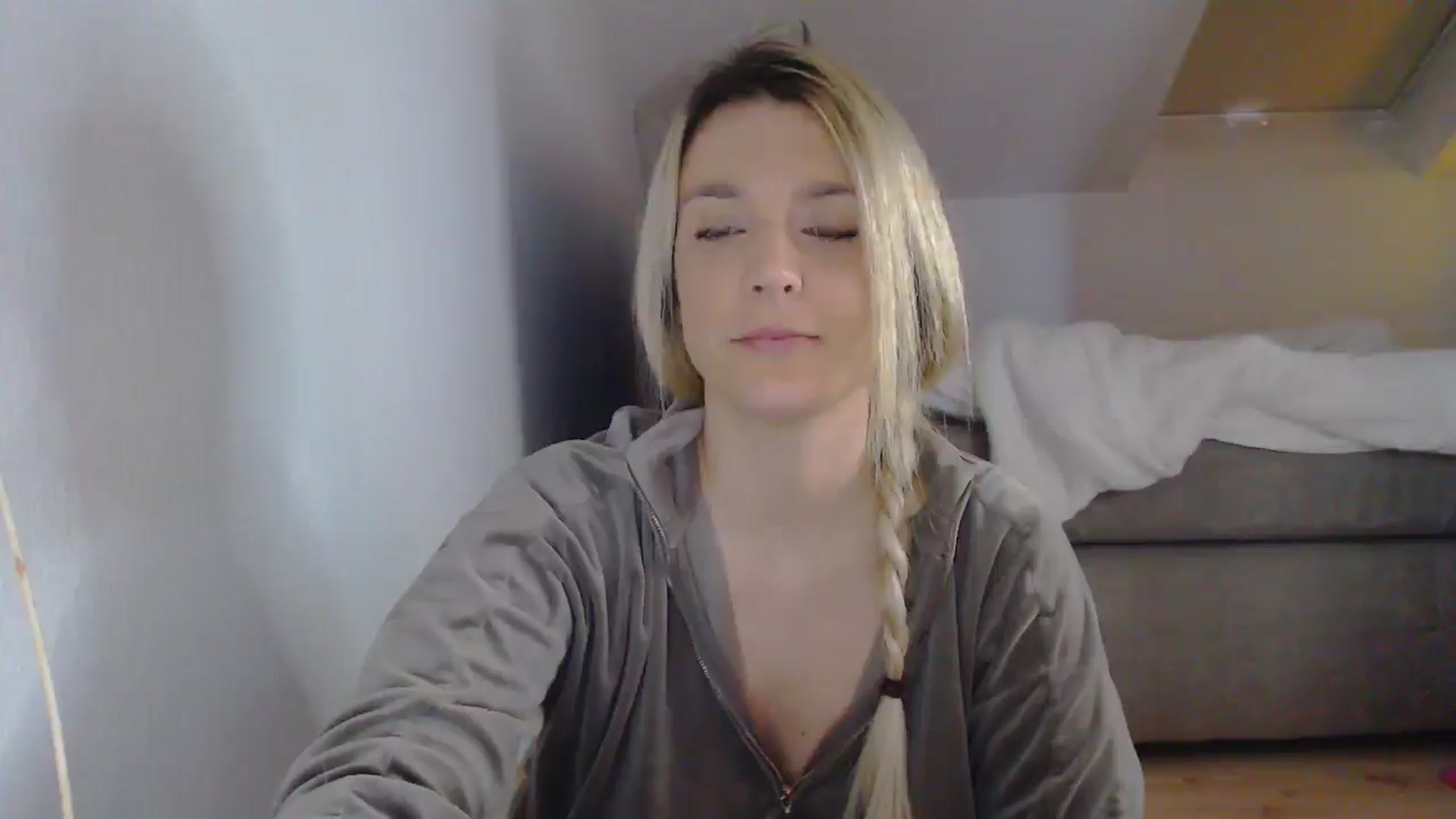 Gallery image thumbnail from AllleeS's myfreecams stream on, 05/06/2025, 15:49 image 7 of 20