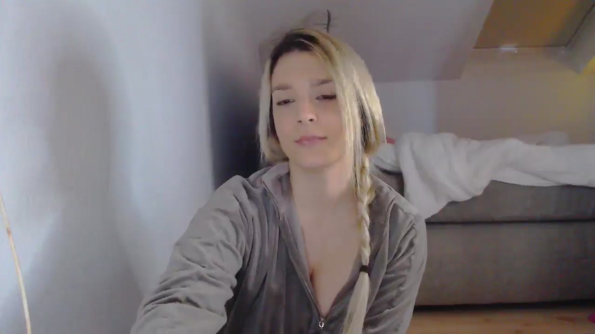 Gallery image thumbnail from AllleeS's myfreecams stream on, 05/06/2025, 15:49 image 18 of 20