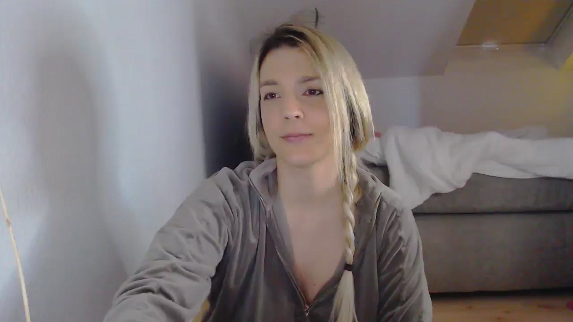 Gallery image thumbnail from AllleeS's myfreecams stream on, 05/06/2025, 15:49 image 17 of 20