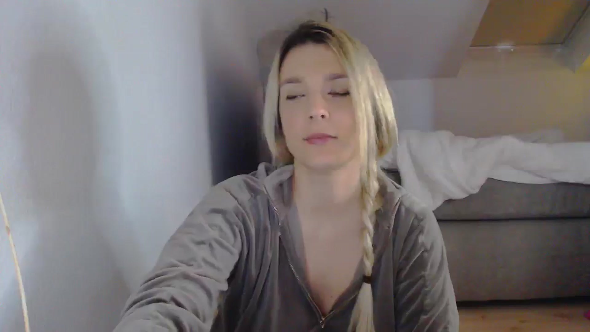 Gallery image thumbnail from AllleeS's myfreecams stream on, 05/06/2025, 15:49 image 8 of 20