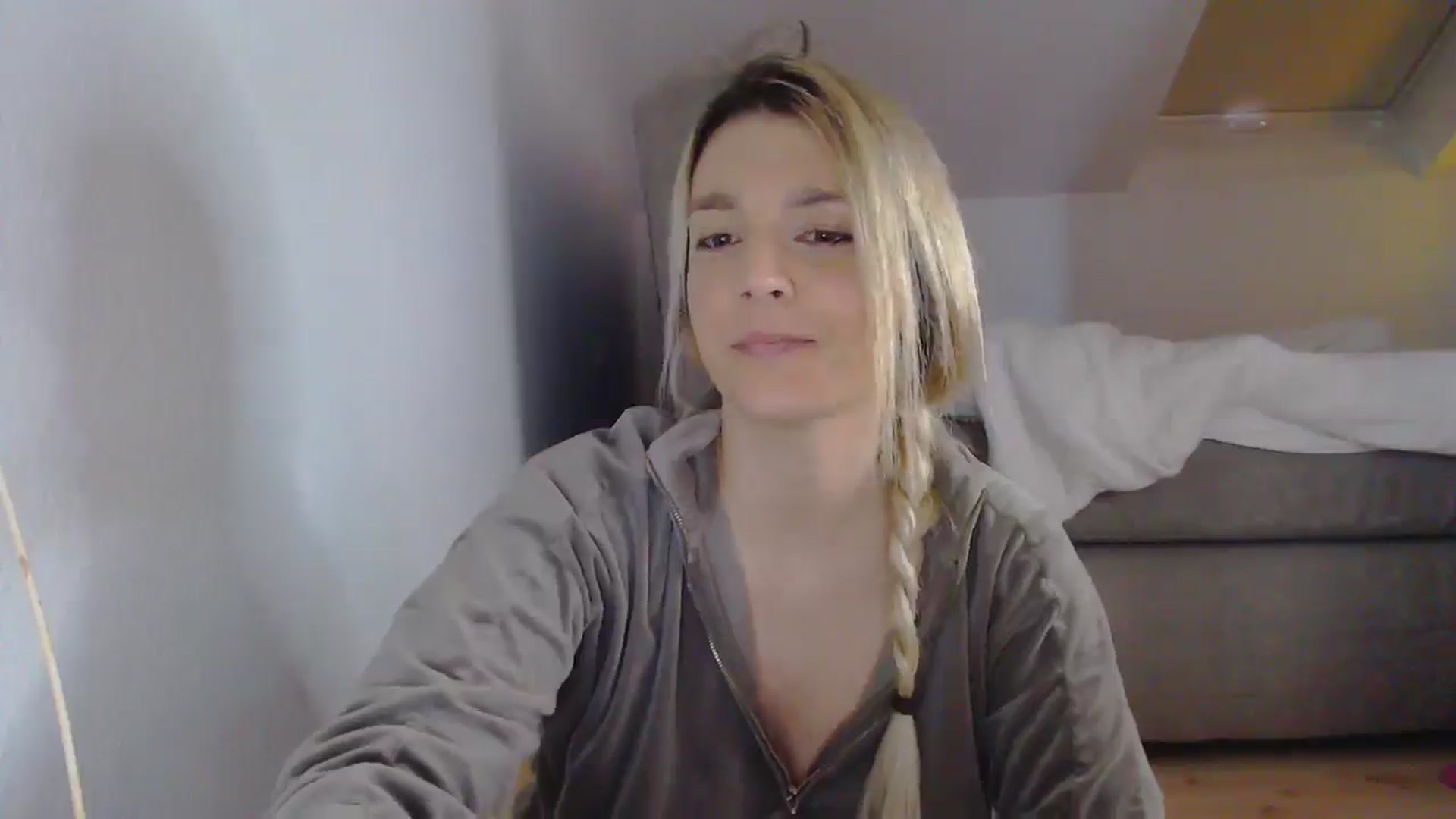 Gallery image thumbnail from AllleeS's myfreecams stream on, 05/06/2025, 15:49 image 15 of 20