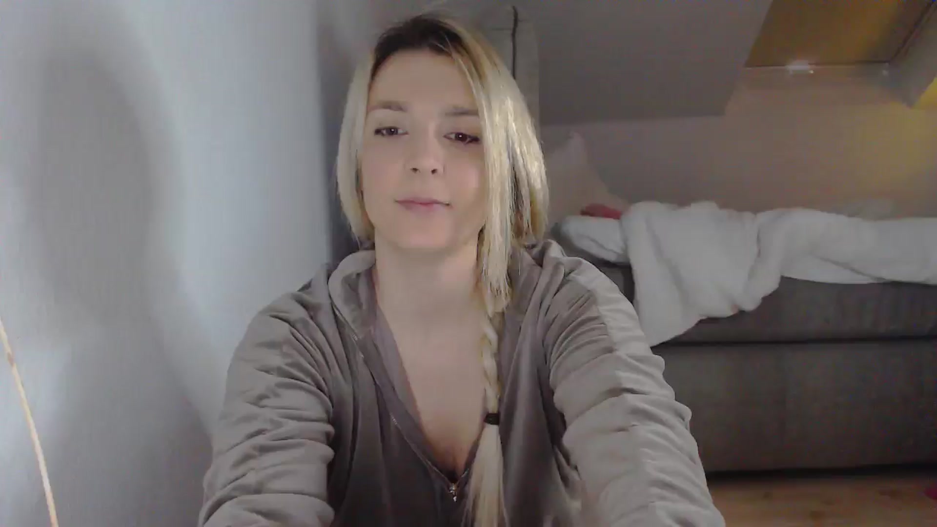 Gallery image thumbnail from AllleeS's myfreecams stream on, 05/06/2025, 16:13 image 2 of 20
