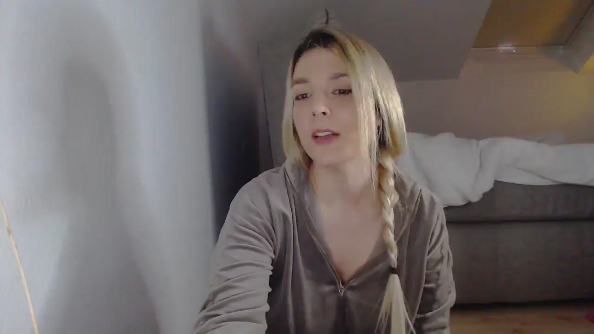 Gallery image thumbnail from AllleeS's myfreecams stream on, 05/06/2025, 16:13 image 18 of 20