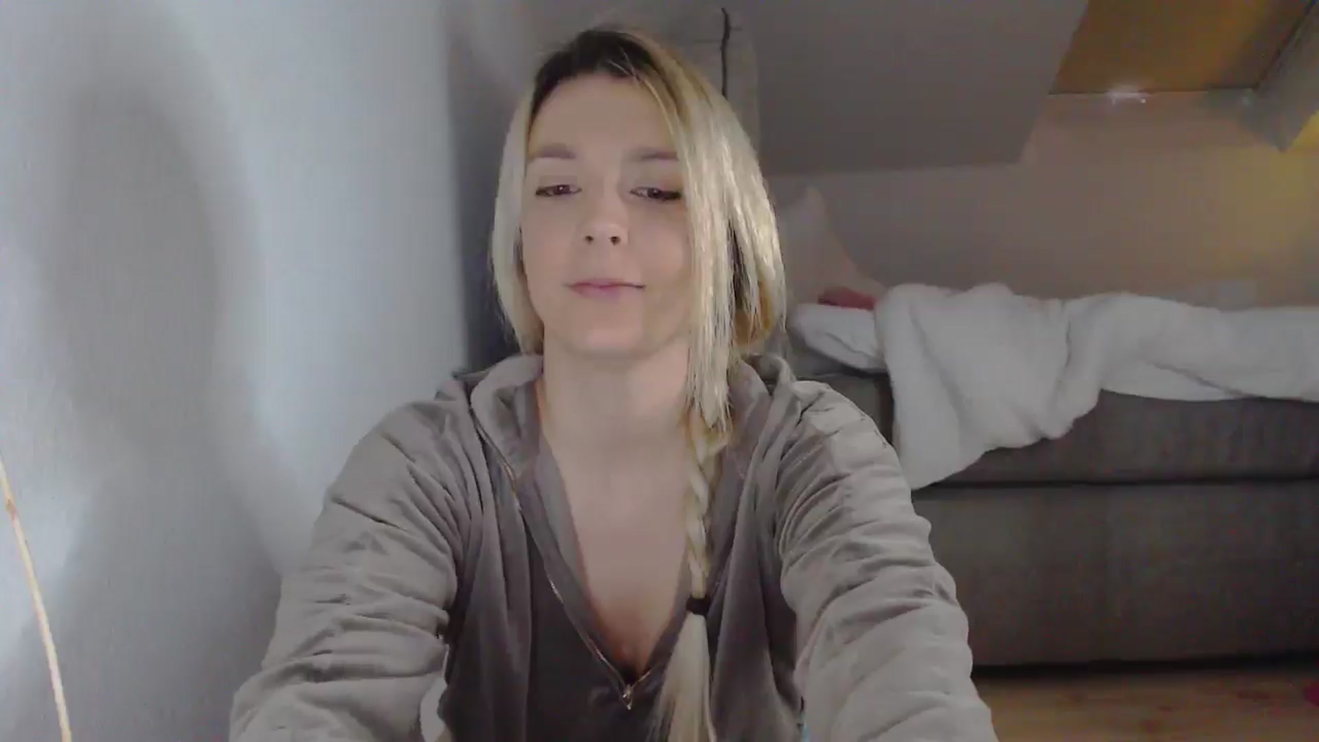 Gallery image thumbnail from AllleeS's myfreecams stream on, 05/06/2025, 16:13 image 5 of 20